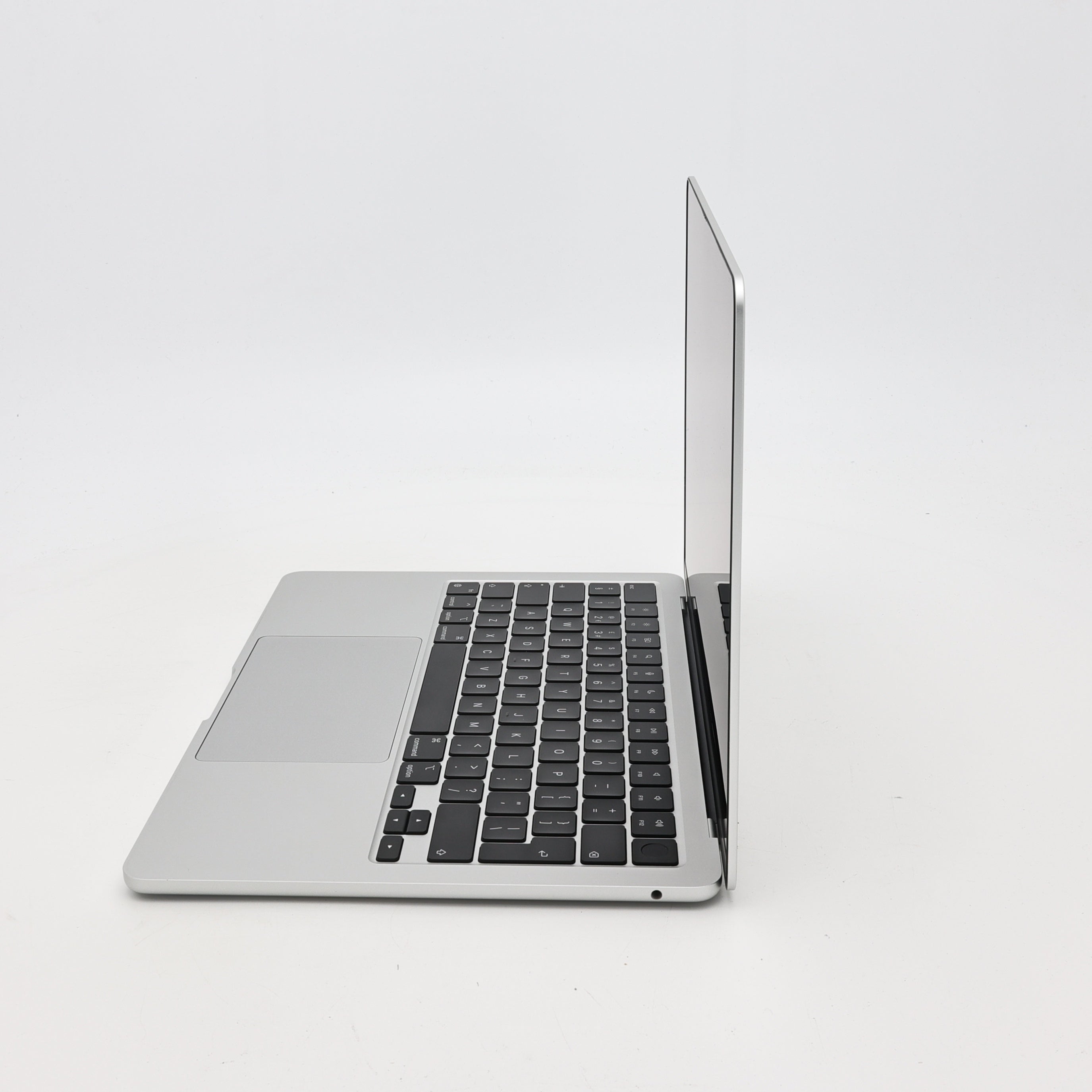 95新 Apple MacBook Air 22年 13寸 M2（8+8核） 8G RAM 256G SSD 銀色