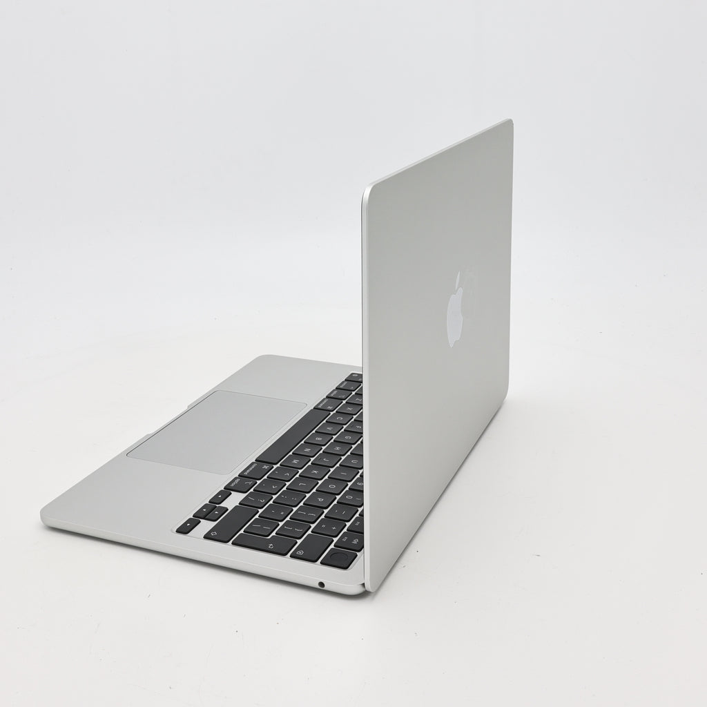 95新 Apple MacBook Air 22年 13寸 M2（8+8核） 8G RAM 256G SSD 銀色