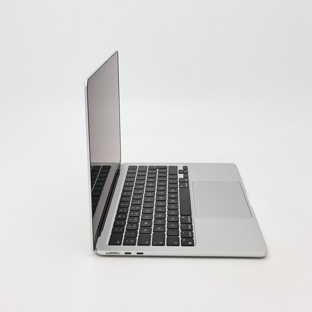 95新 Apple MacBook Air 22年 13寸 M2（8+8核） 8G RAM 256G SSD 銀色