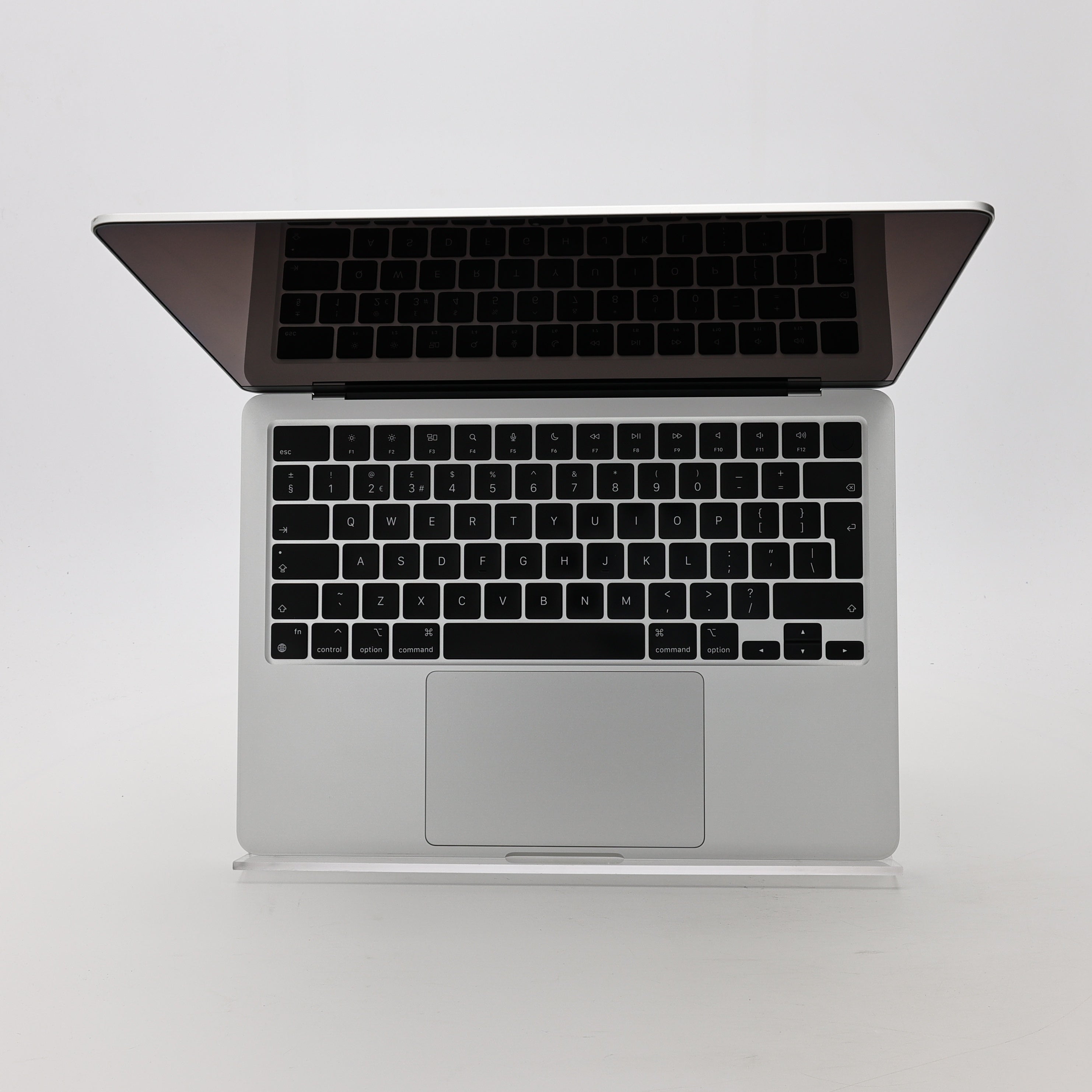 95新 Apple MacBook Air 22年 13寸 M2（8+8核） 8G RAM 256G SSD 銀色