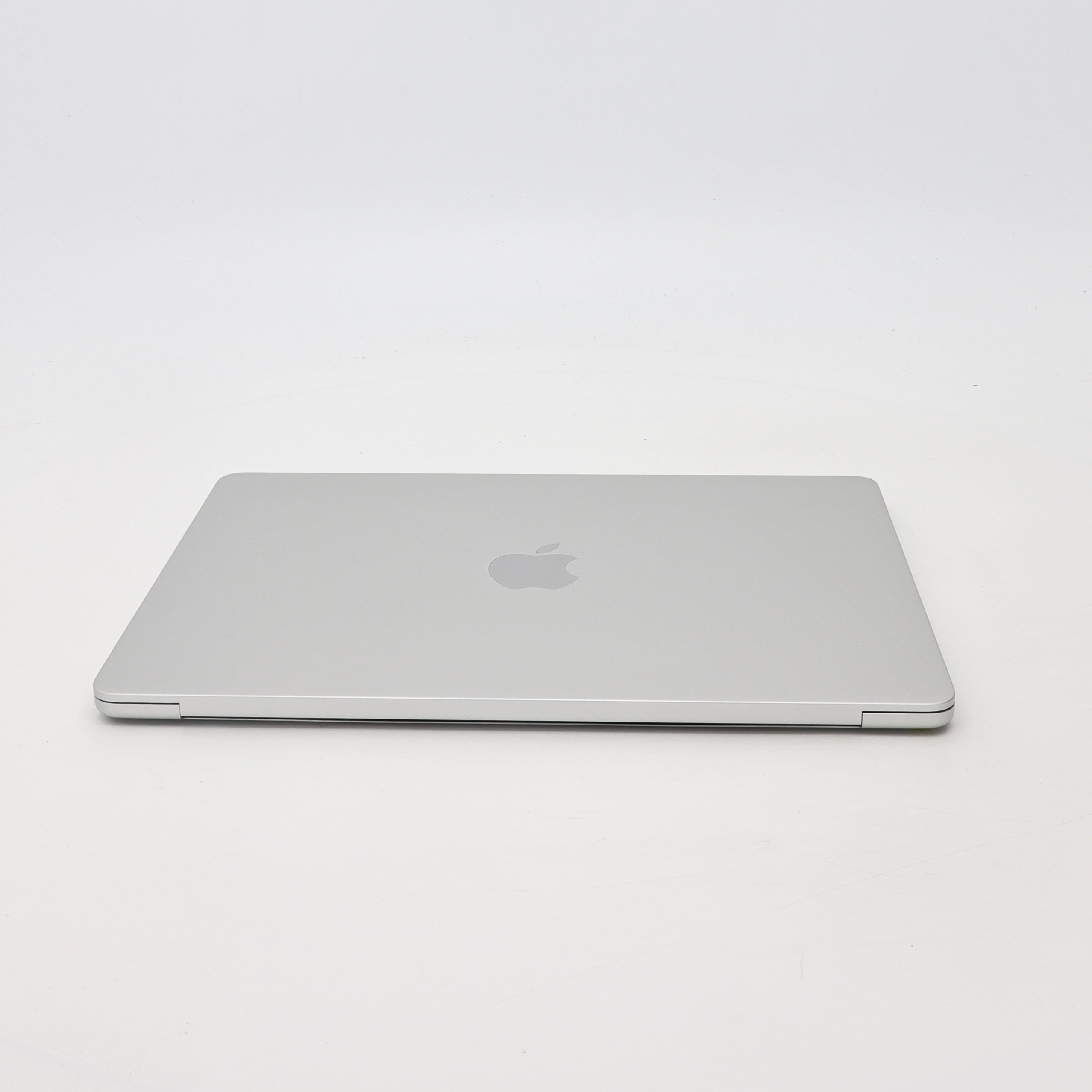 95新 Apple MacBook Air 22年 13寸 M2（8+8核） 8G RAM 256G SSD 銀色