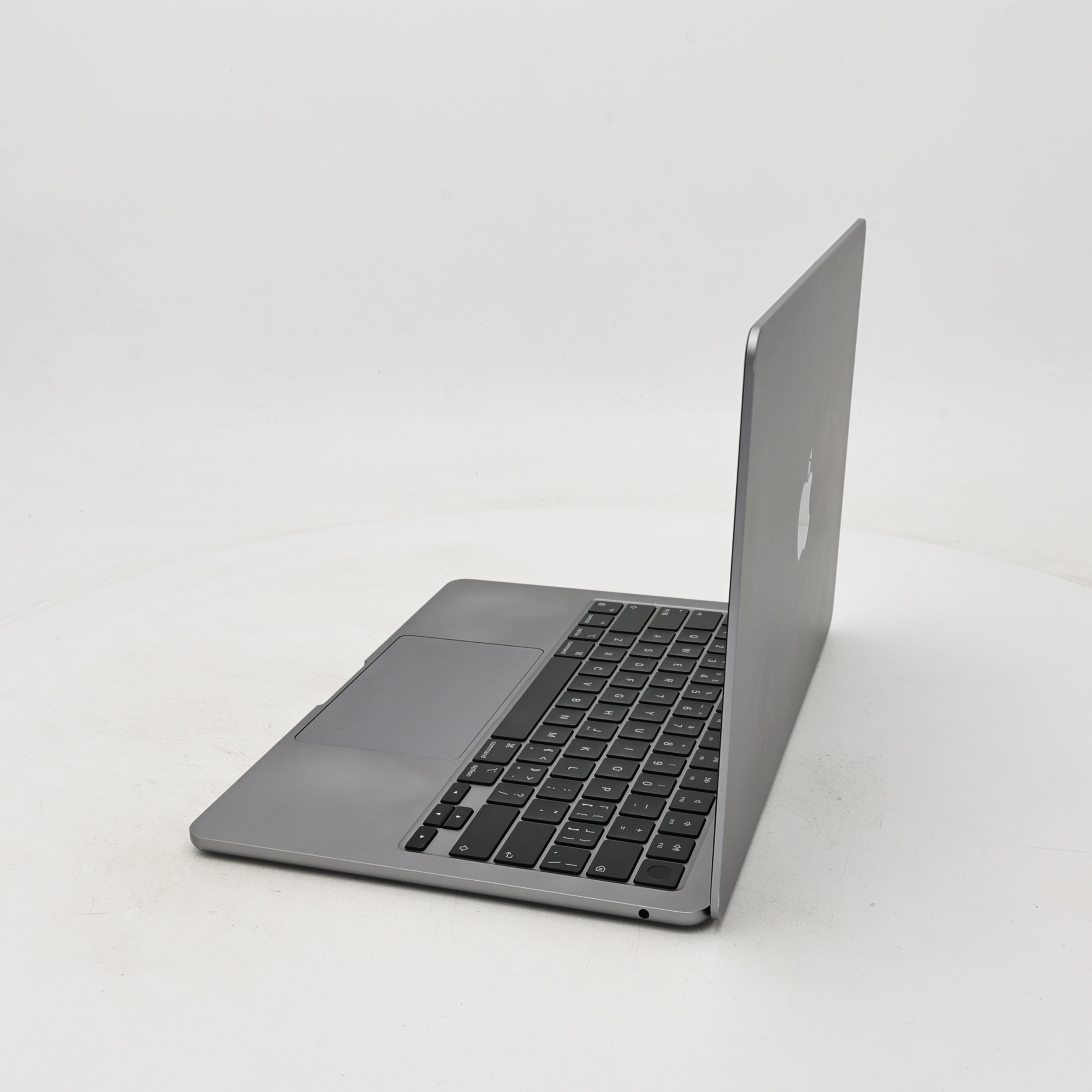 95新 Apple MacBook Air 22年 13寸 M2（8+8核） 8G RAM 256G SSD 深空灰色