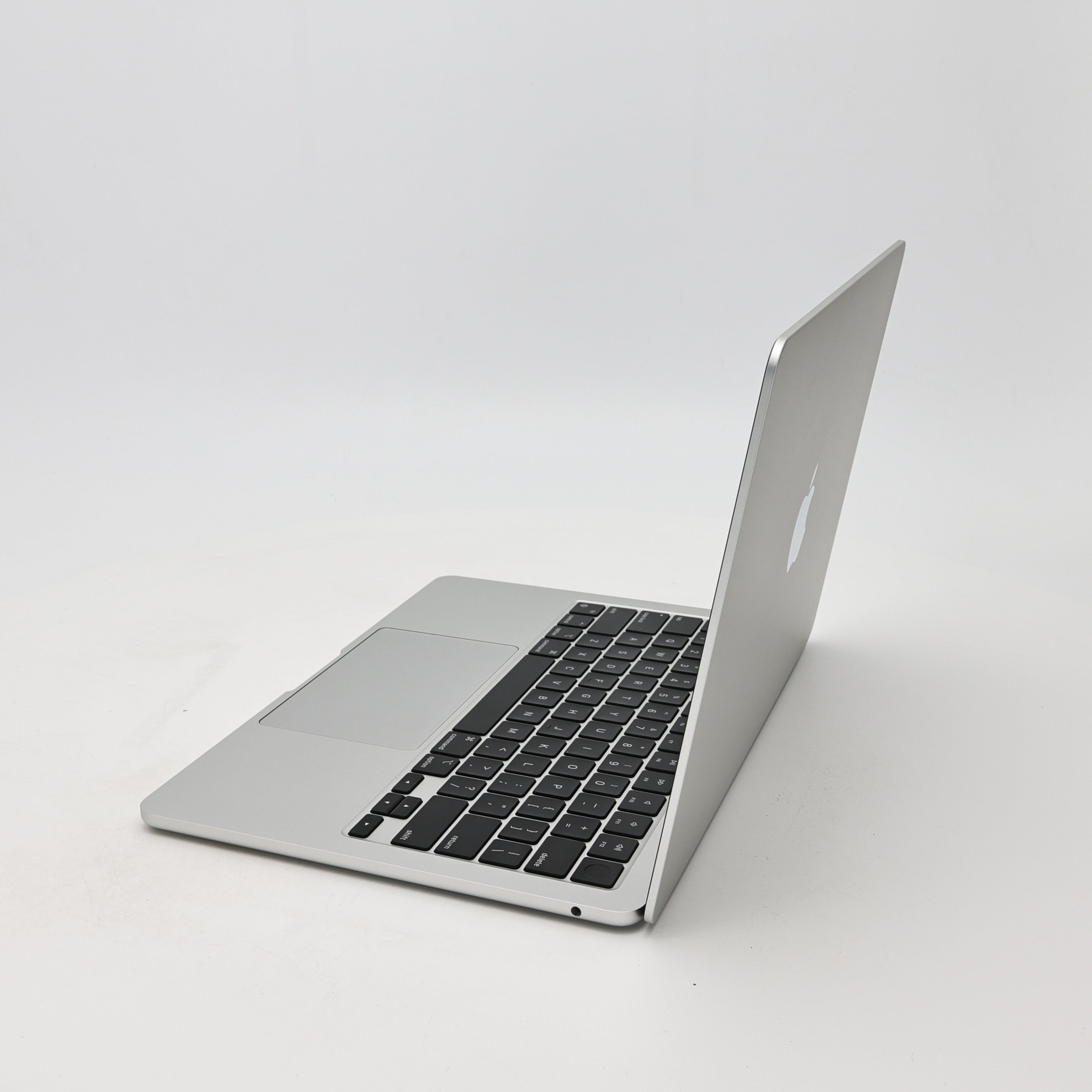 99新 Apple MacBook Air 22年 13寸 M2（8+8核） 8G RAM 256G SSD 銀色