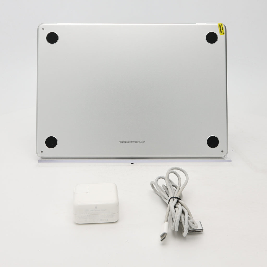 99新 Apple MacBook Air 22年 13寸 M2（8+8核） 8G RAM 256G SSD 銀色