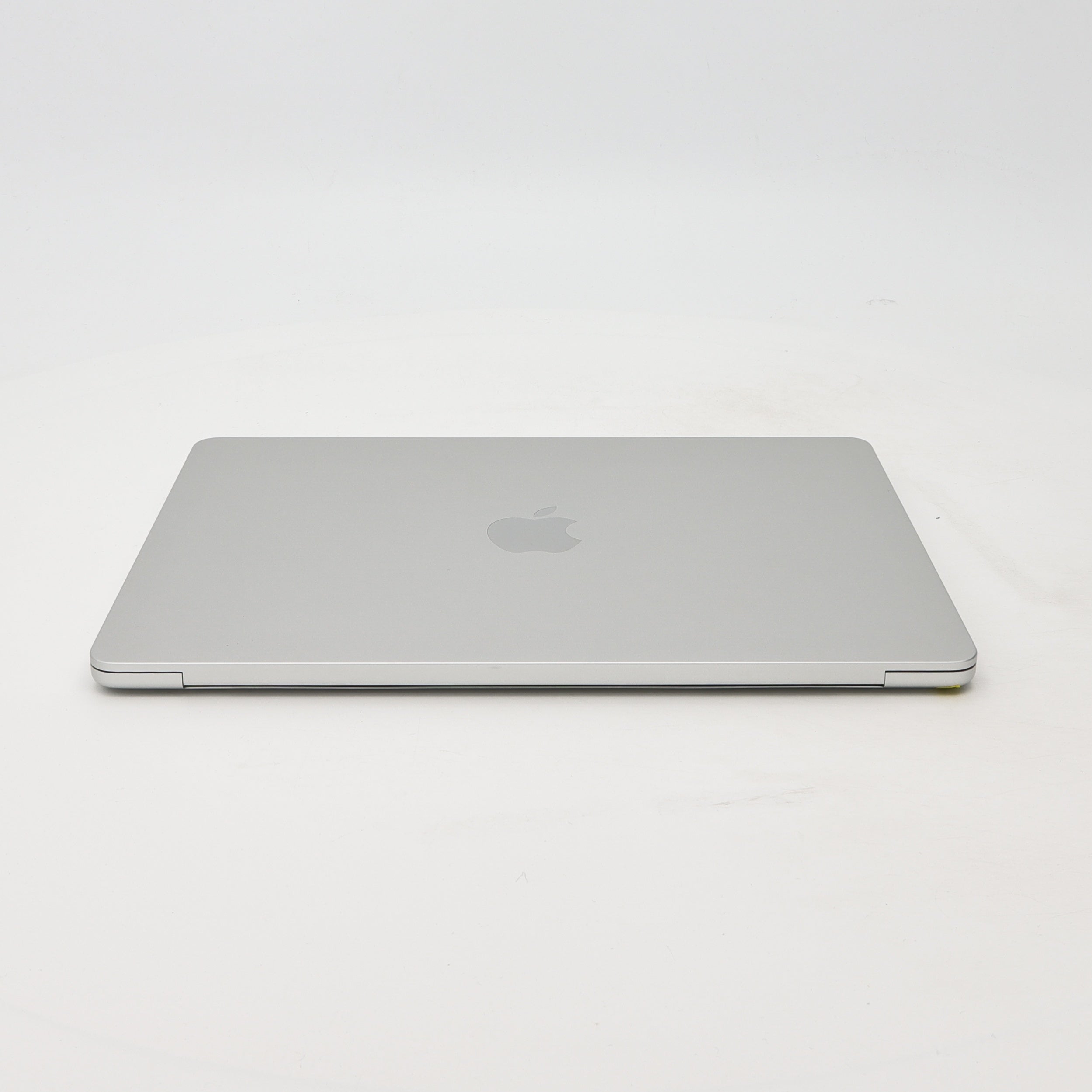 99新 Apple MacBook Air 22年 13寸 M2（8+8核） 8G RAM 256G SSD 銀色