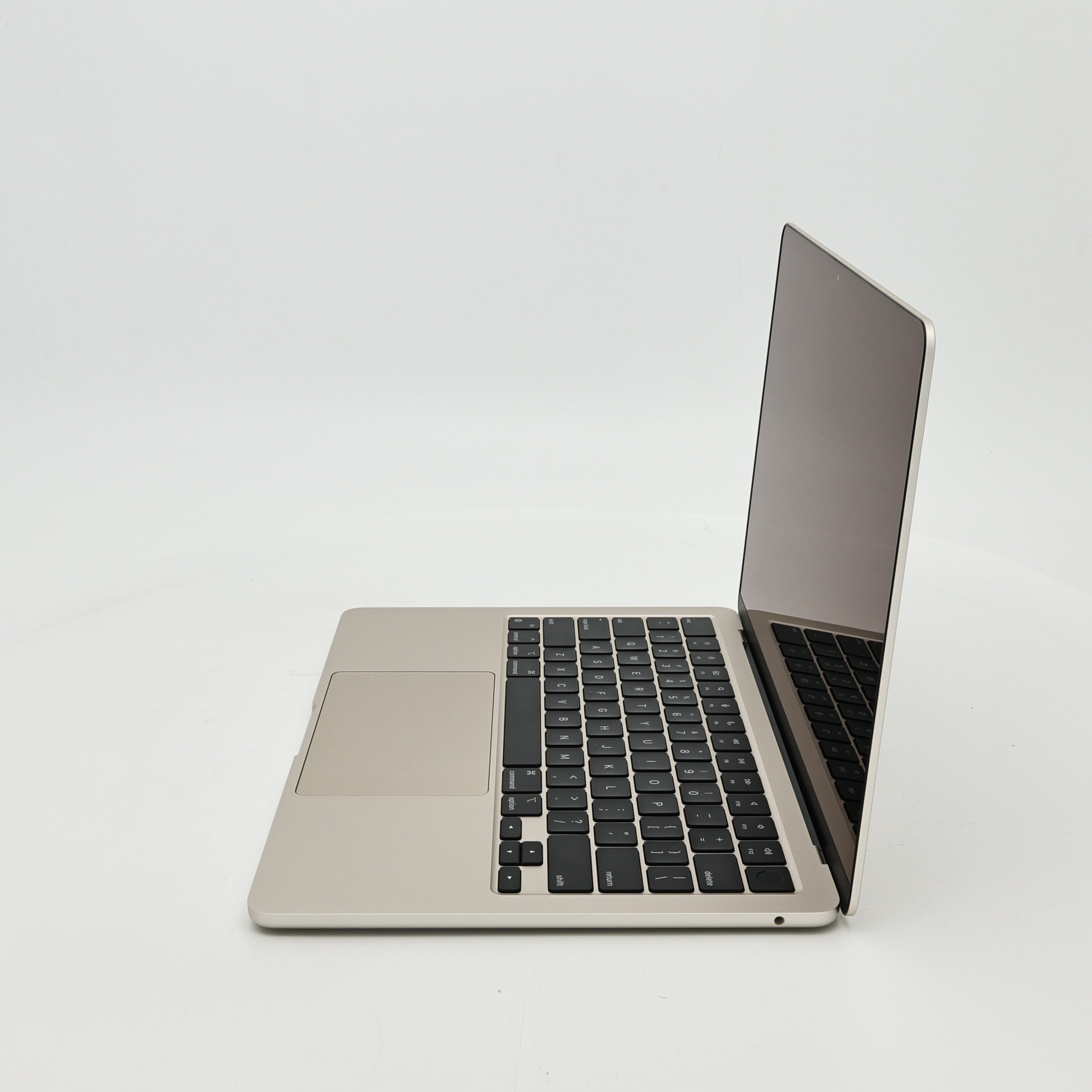 95新 Apple MacBook Air 22年 13寸 M2（8+10核） 8G RAM 512G SSD 星光色