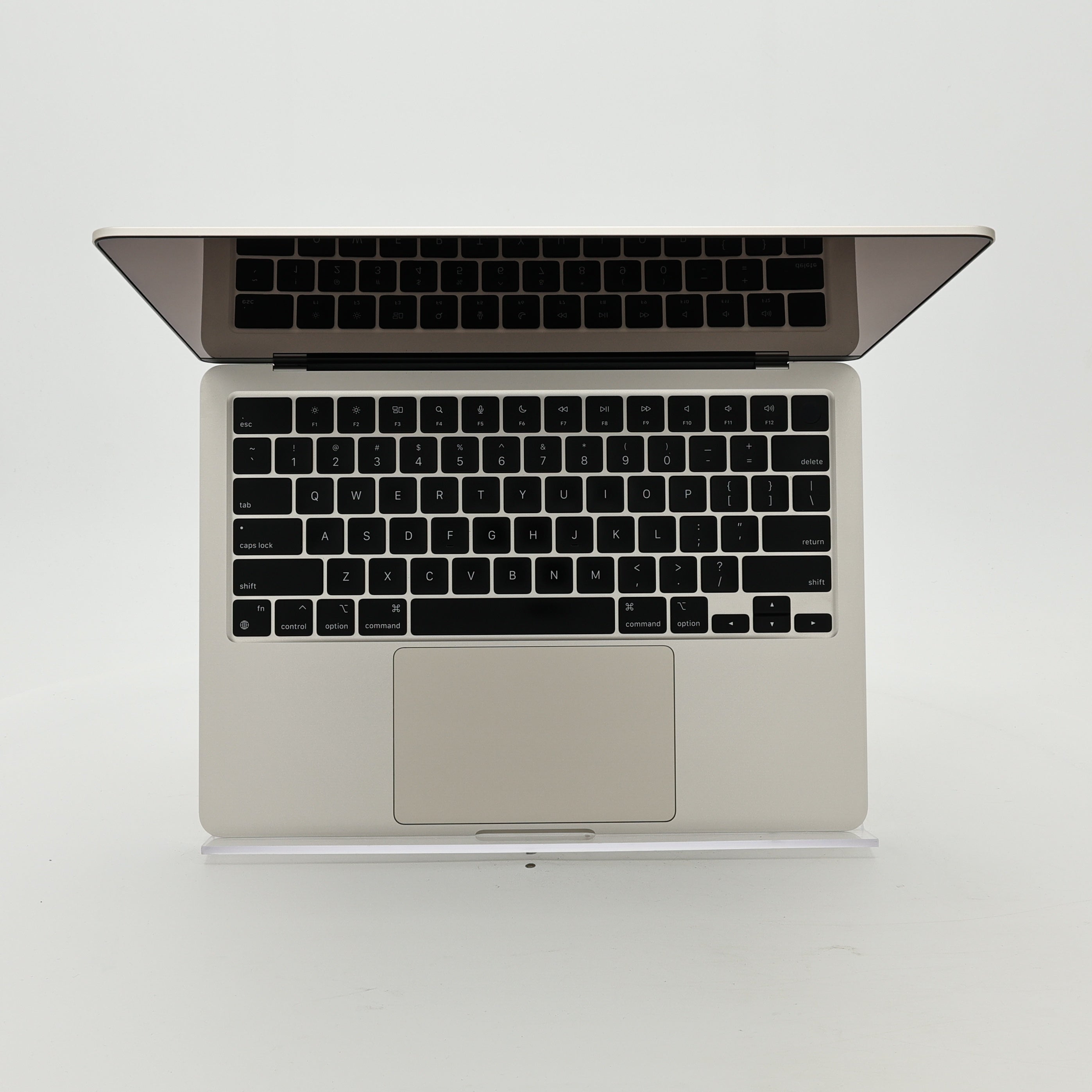 95新 Apple MacBook Air 22年 13寸 M2（8+10核） 8G RAM 512G SSD 星光色