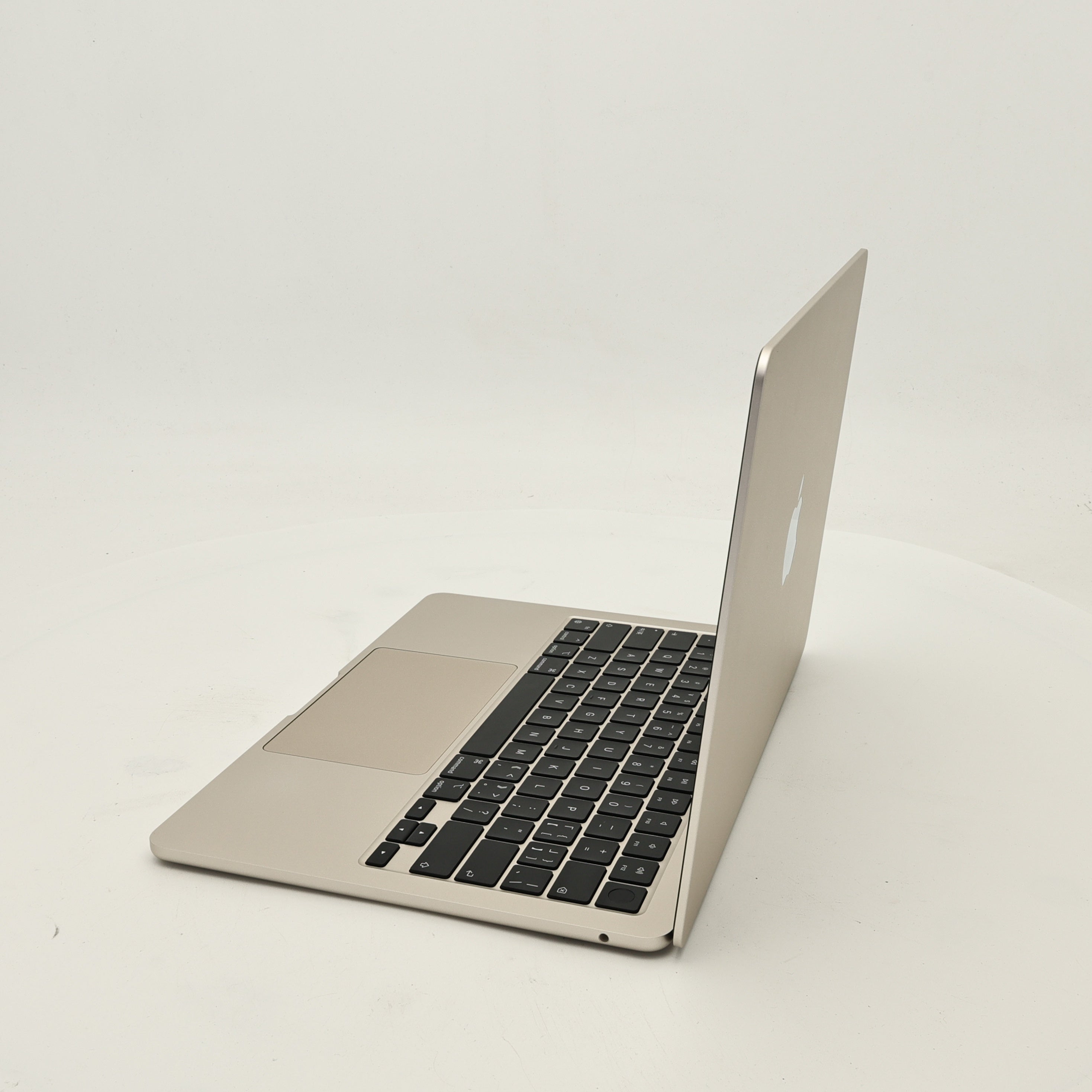 95新 Apple MacBook Air 22年 13寸 M2（8+10核） 8G RAM 512G SSD 星光色