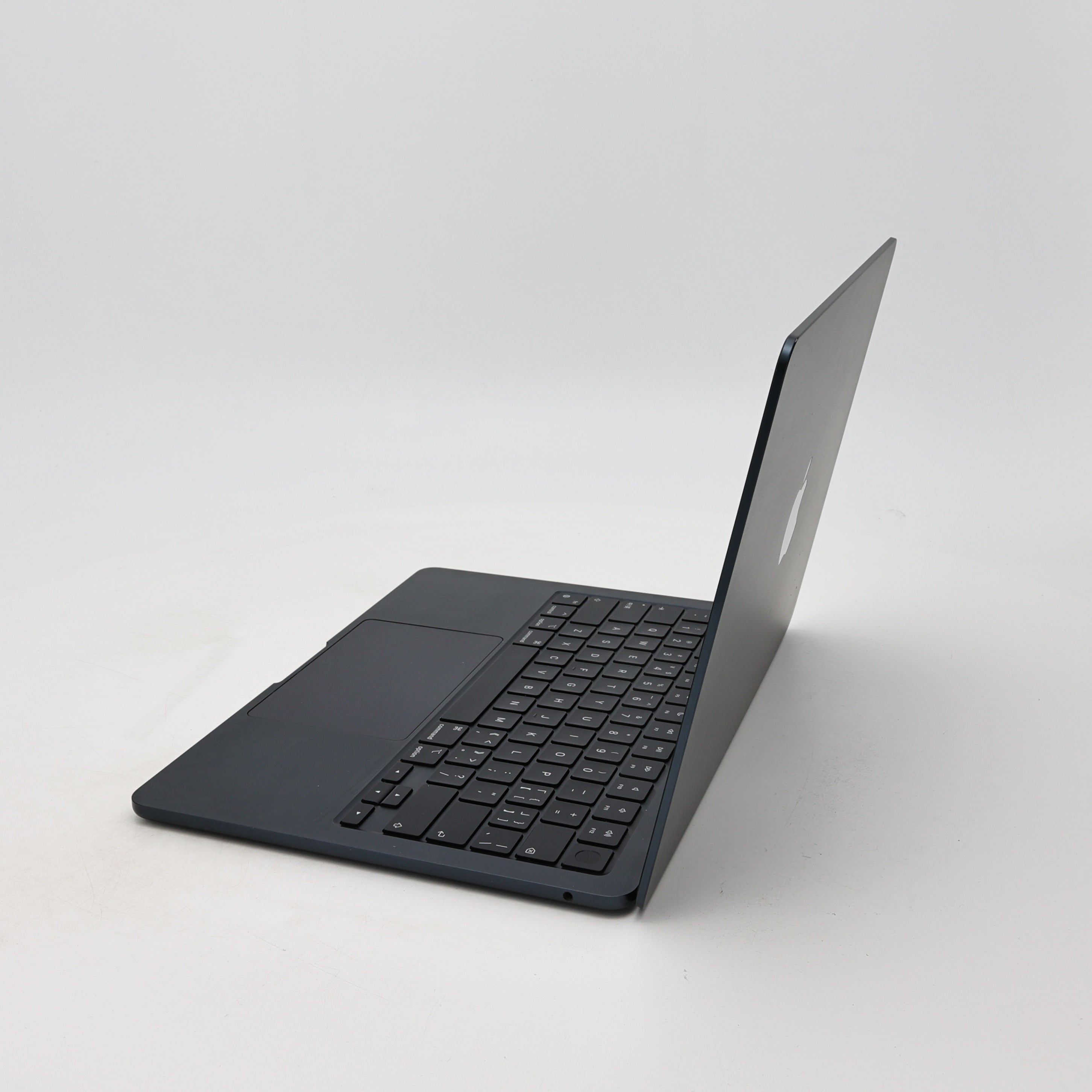 95新 Apple MacBook Air 22年 13寸 M2（8+8核） 8G RAM 256G SSD 午夜色