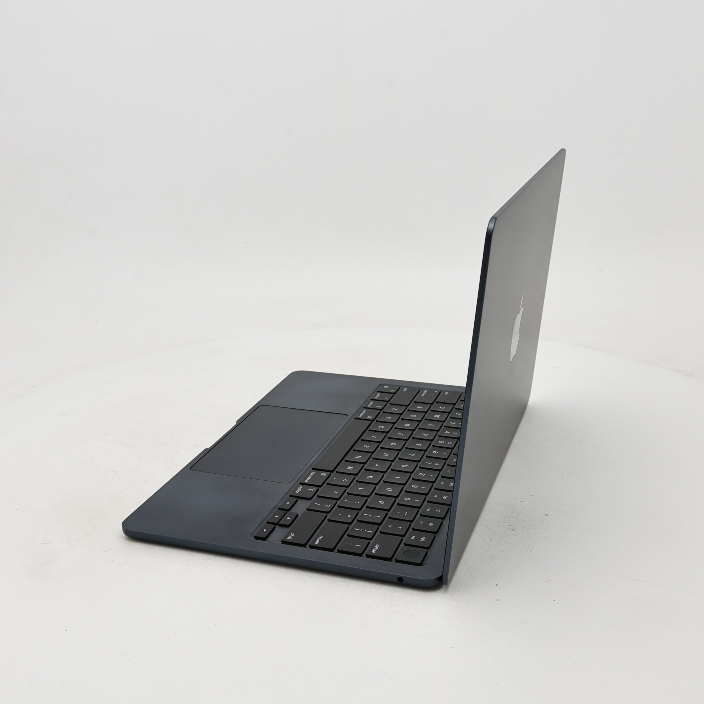 95新 Apple MacBook Air 22年 13寸 M2（8+8核） 8G RAM 256G SSD 午夜色