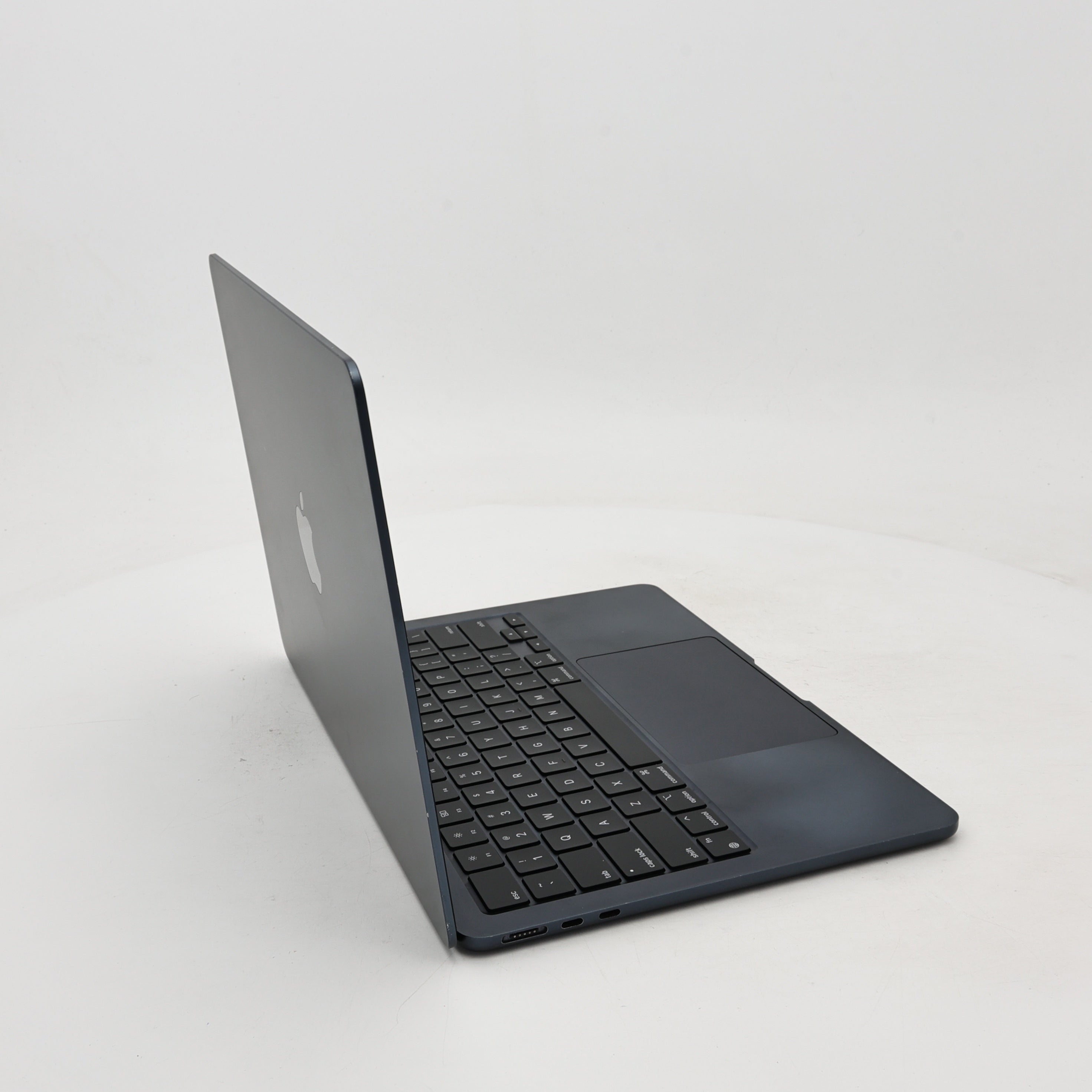 95新 Apple MacBook Air 22年 13寸 M2（8+8核） 8G RAM 256G SSD 午夜色