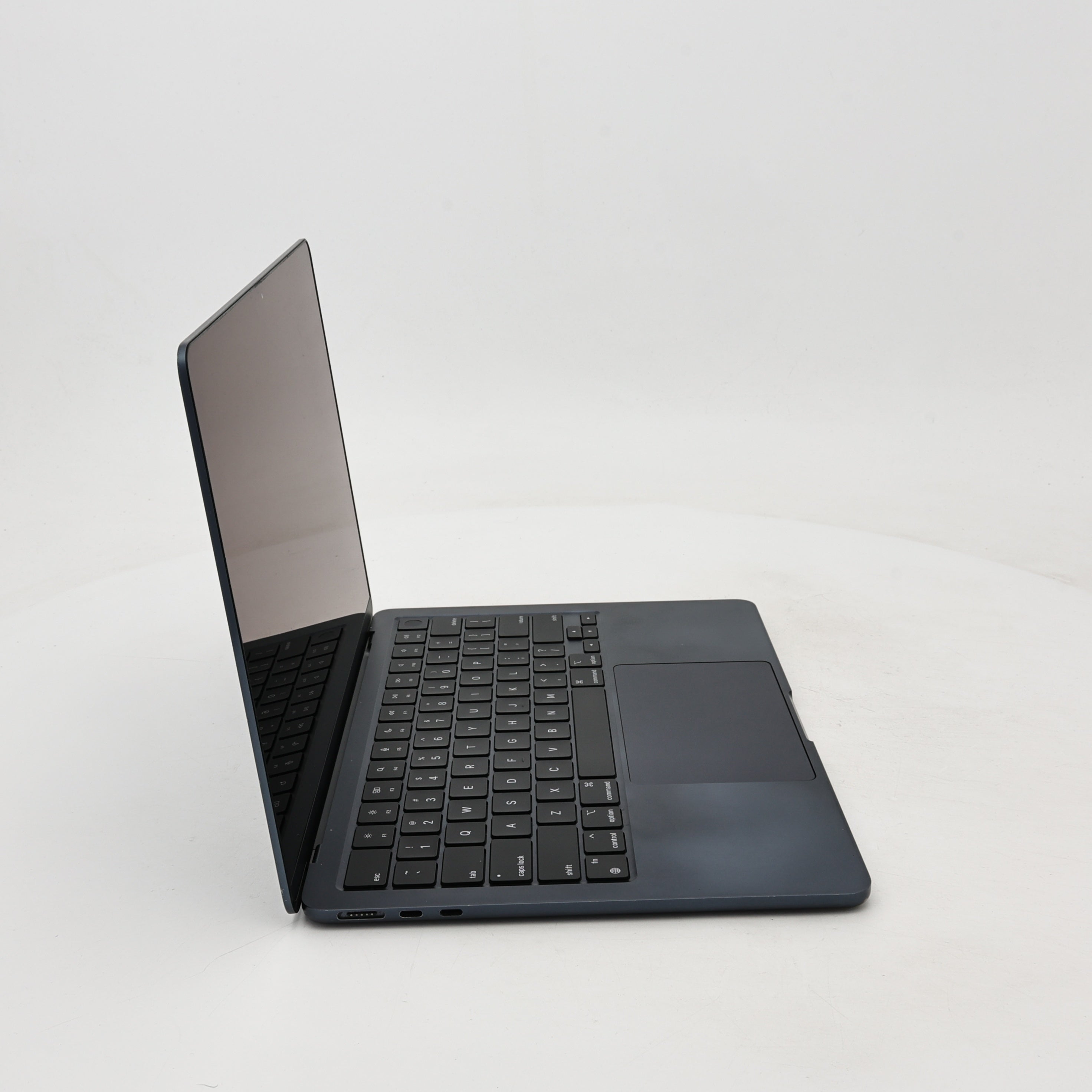 95新 Apple MacBook Air 22年 13寸 M2（8+8核） 8G RAM 256G SSD 午夜色