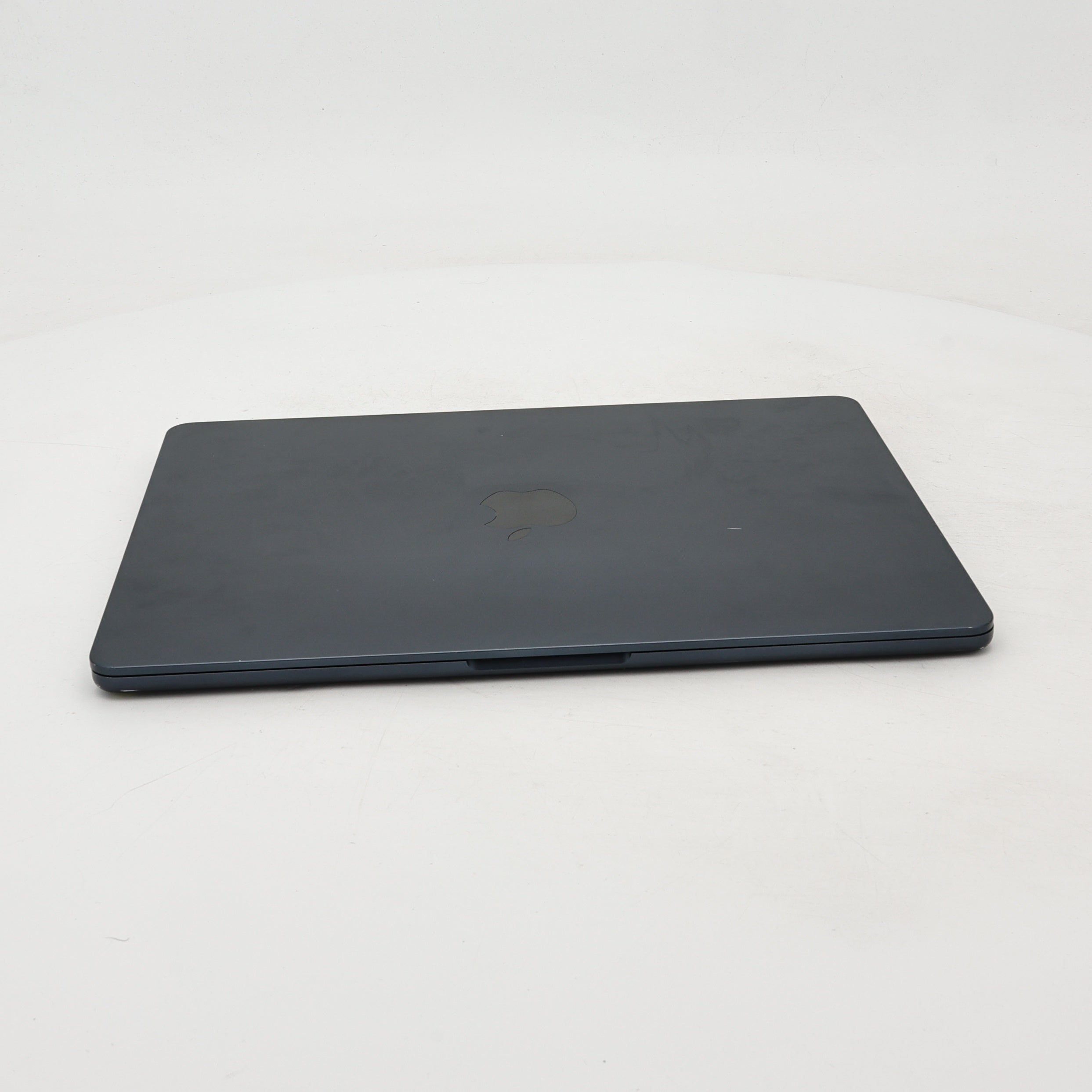 95新 Apple MacBook Air 22年 13寸 M2（8+8核） 8G RAM 256G SSD 午夜色