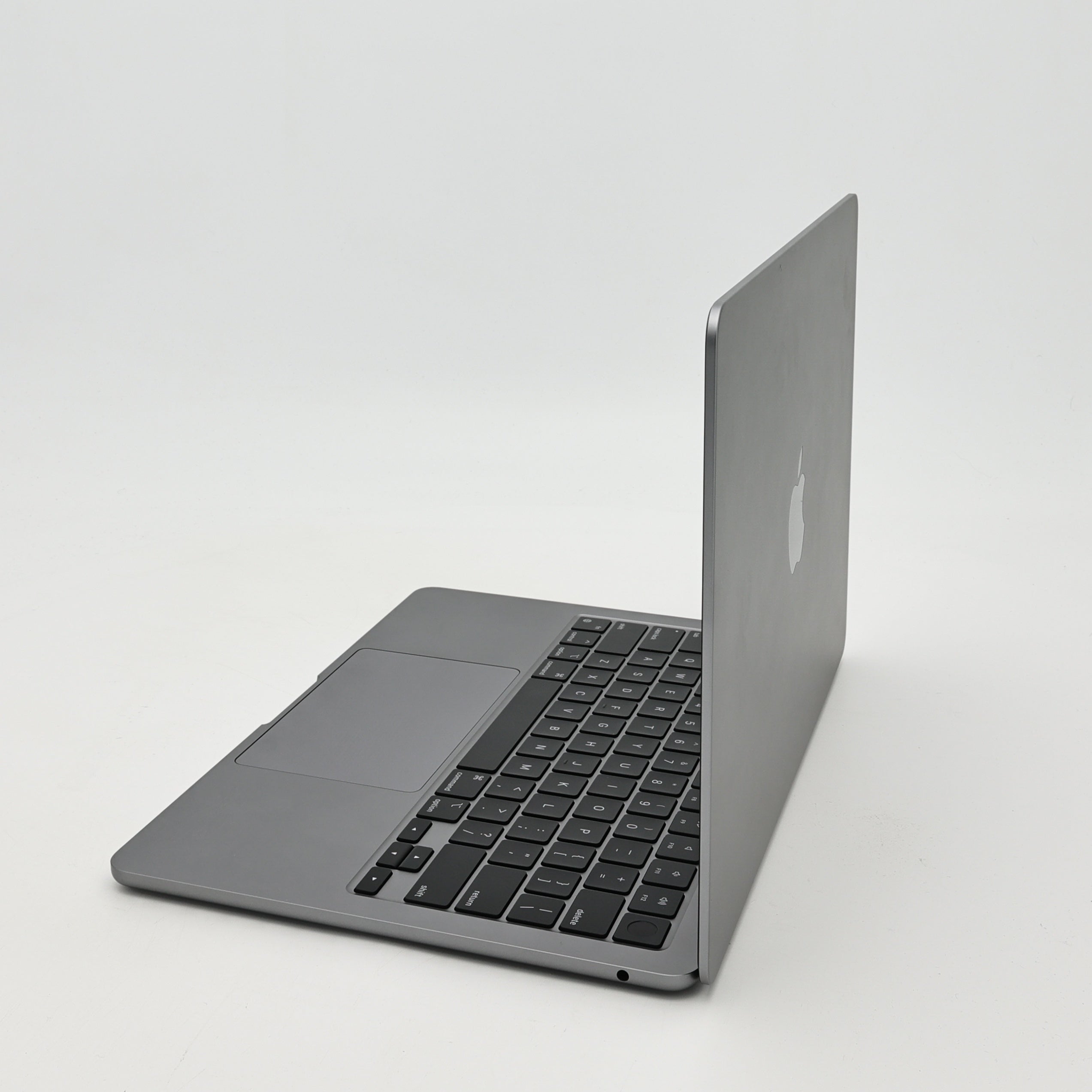 95新 Apple MacBook Air 24年 13寸 M3（8+8核） 8G RAM 256G SSD 深空灰色