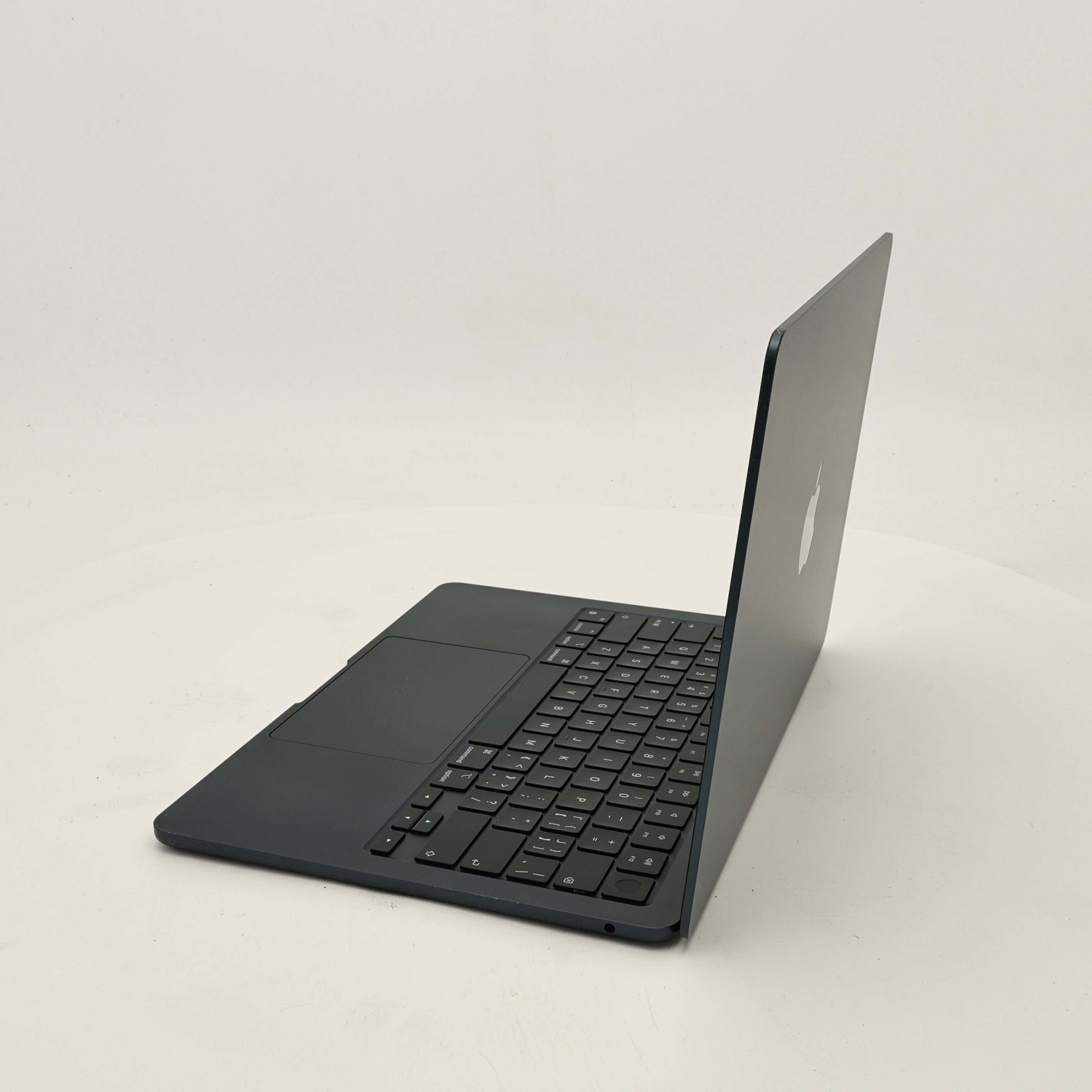 95新 Apple MacBook Air 22年 13寸 M2（8+8核） 16G RAM 256G SSD 午夜色
