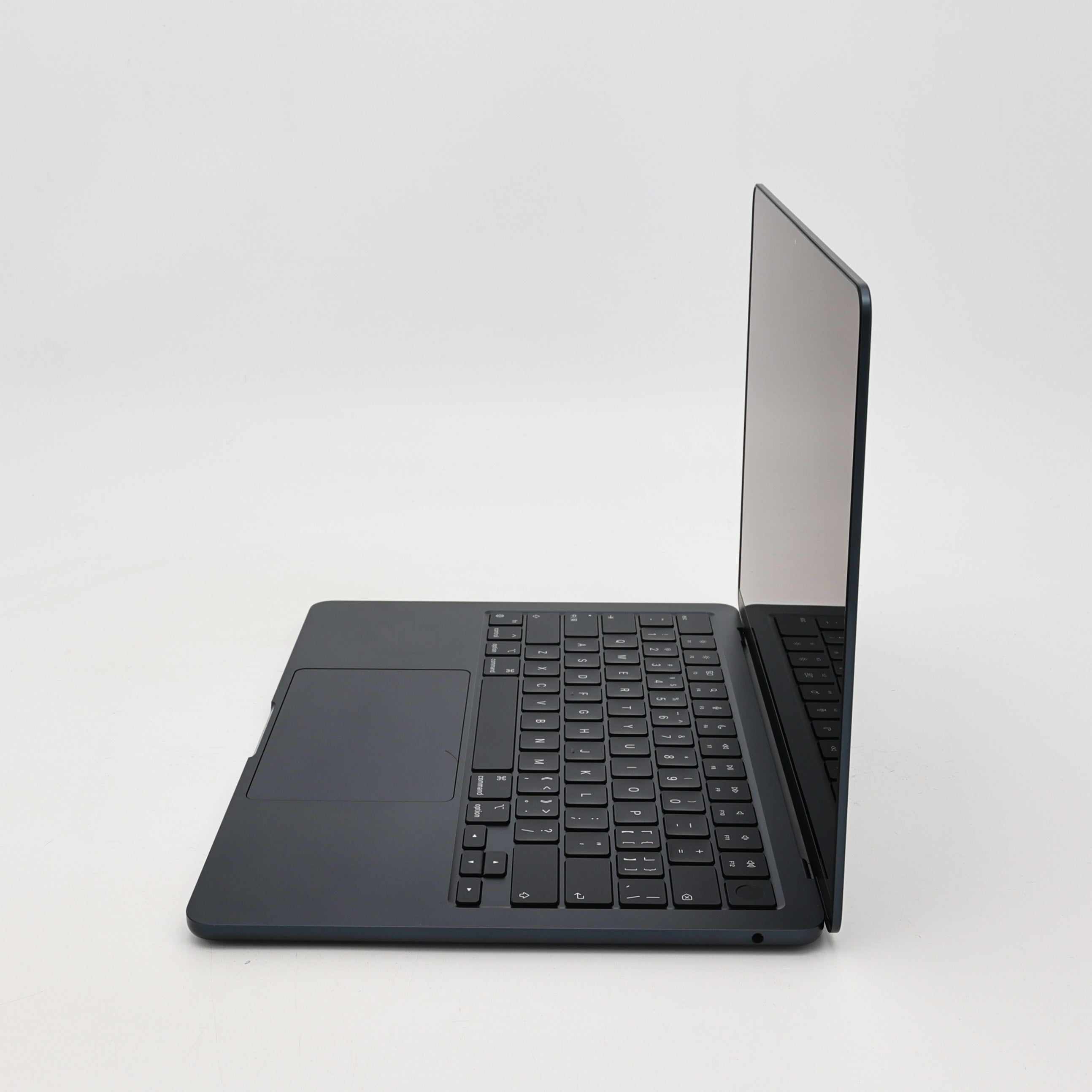 95新 Apple MacBook Air 24年 13寸 M3（8+8核） 8G RAM 256G SSD 午夜色