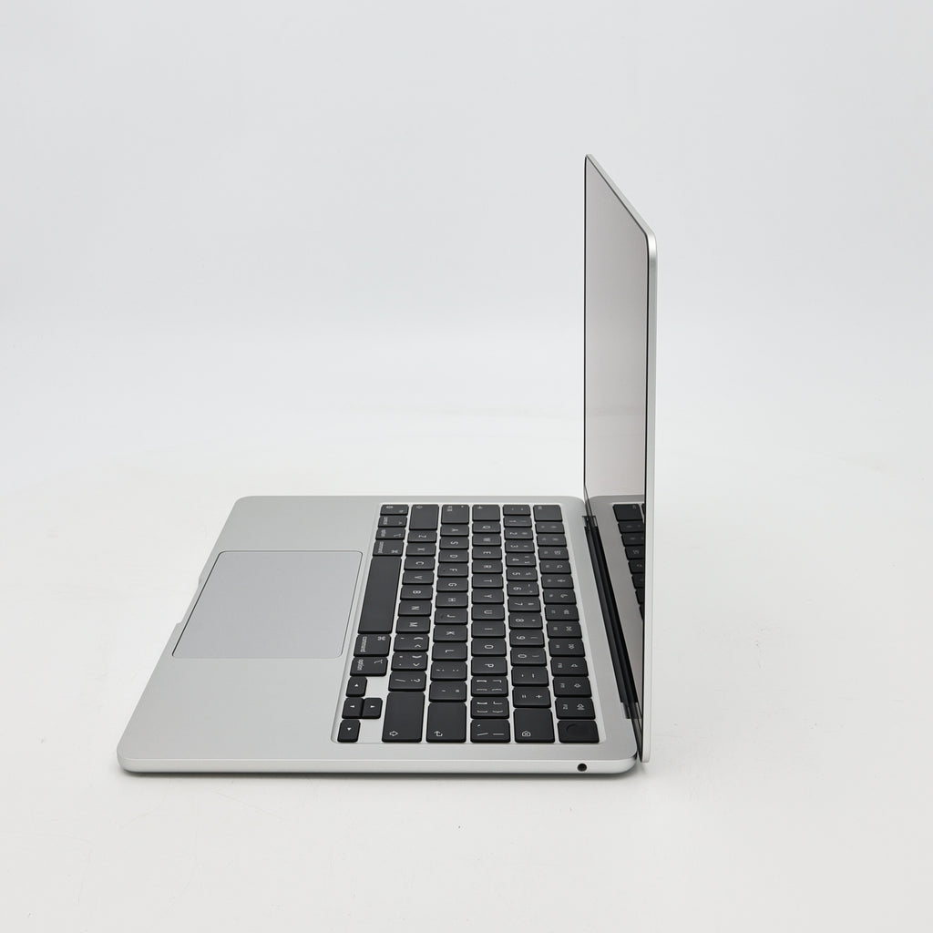 95新 Apple MacBook Air 22年 13寸 M2（8+8核） 8G RAM 256G SSD 銀色