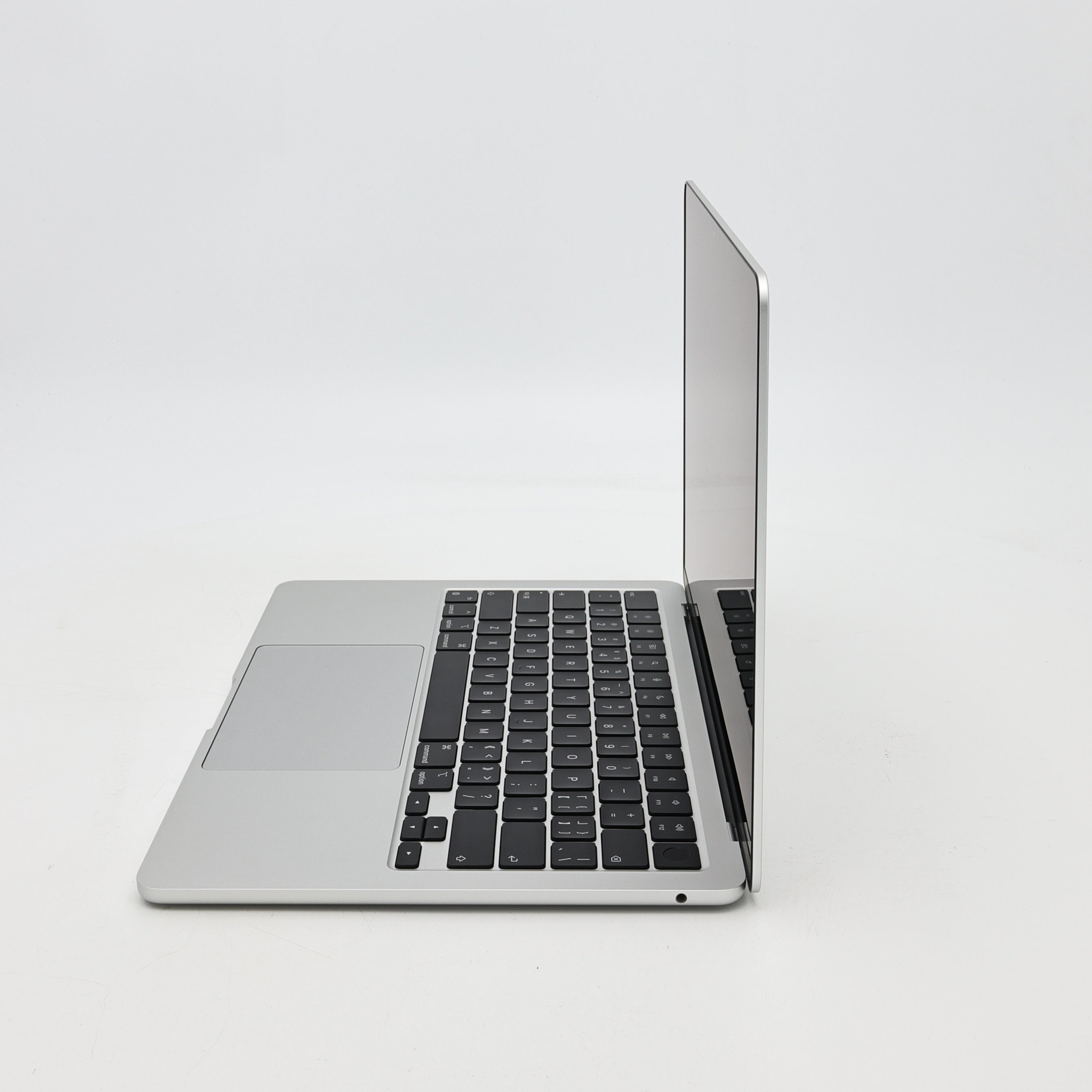 95新 Apple MacBook Air 22年 13寸 M2（8+8核） 8G RAM 256G SSD 銀色