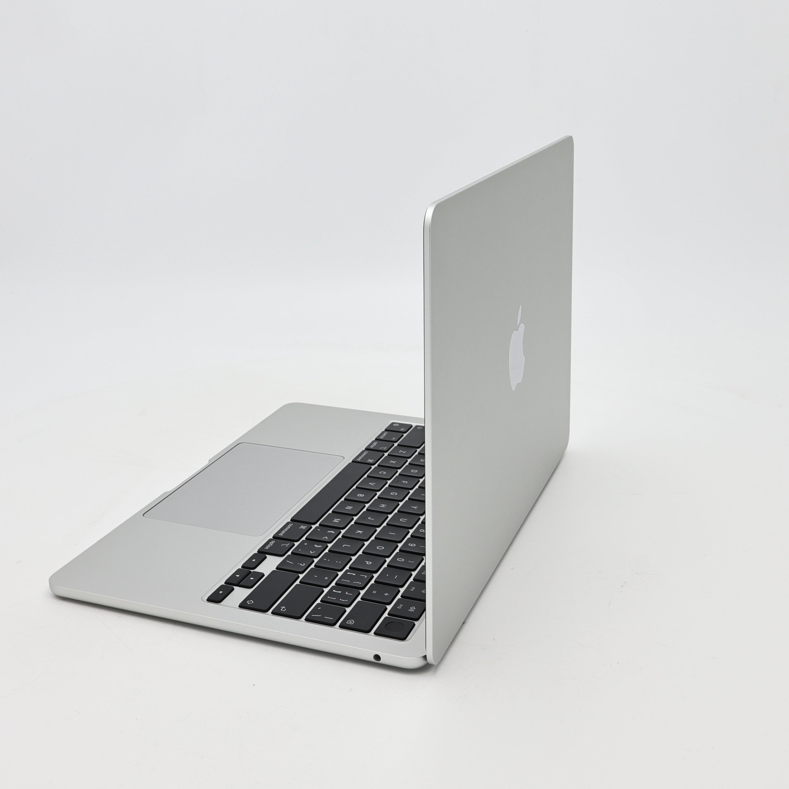 95新 Apple MacBook Air 22年 13寸 M2（8+8核） 8G RAM 256G SSD 銀色