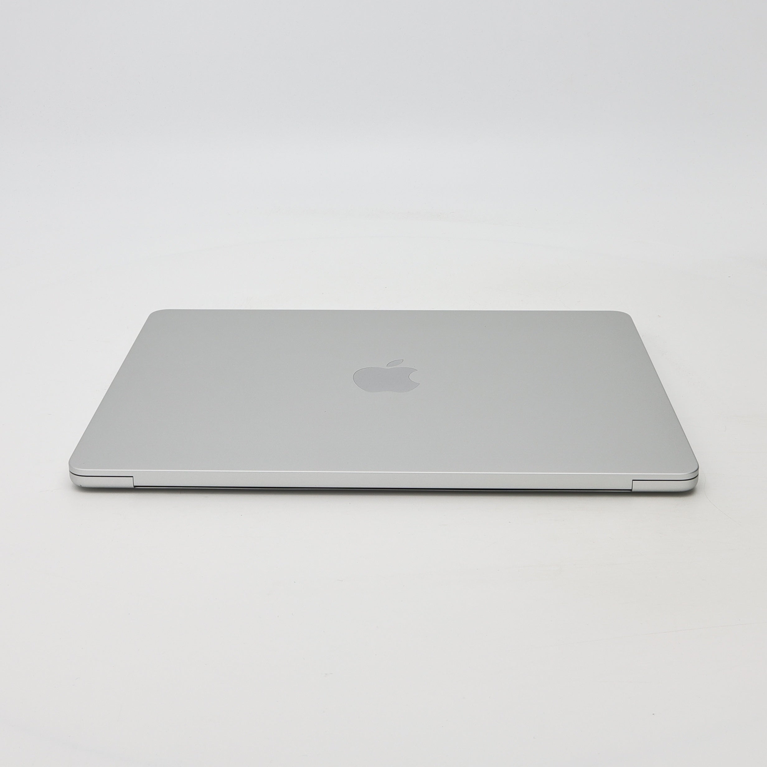 95新 Apple MacBook Air 22年 13寸 M2（8+8核） 8G RAM 256G SSD 銀色