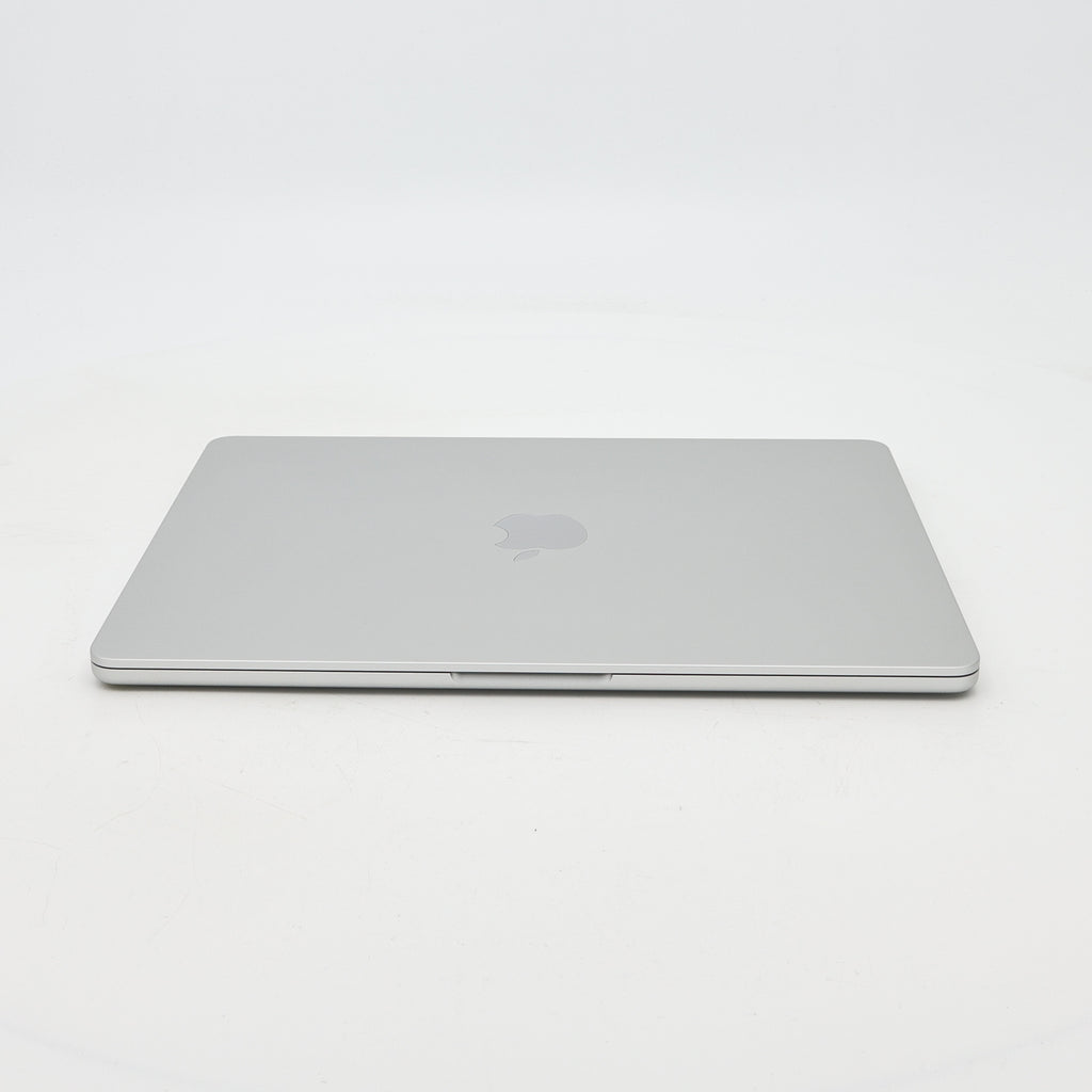95新 Apple MacBook Air 22年 13寸 M2（8+8核） 8G RAM 256G SSD 銀色