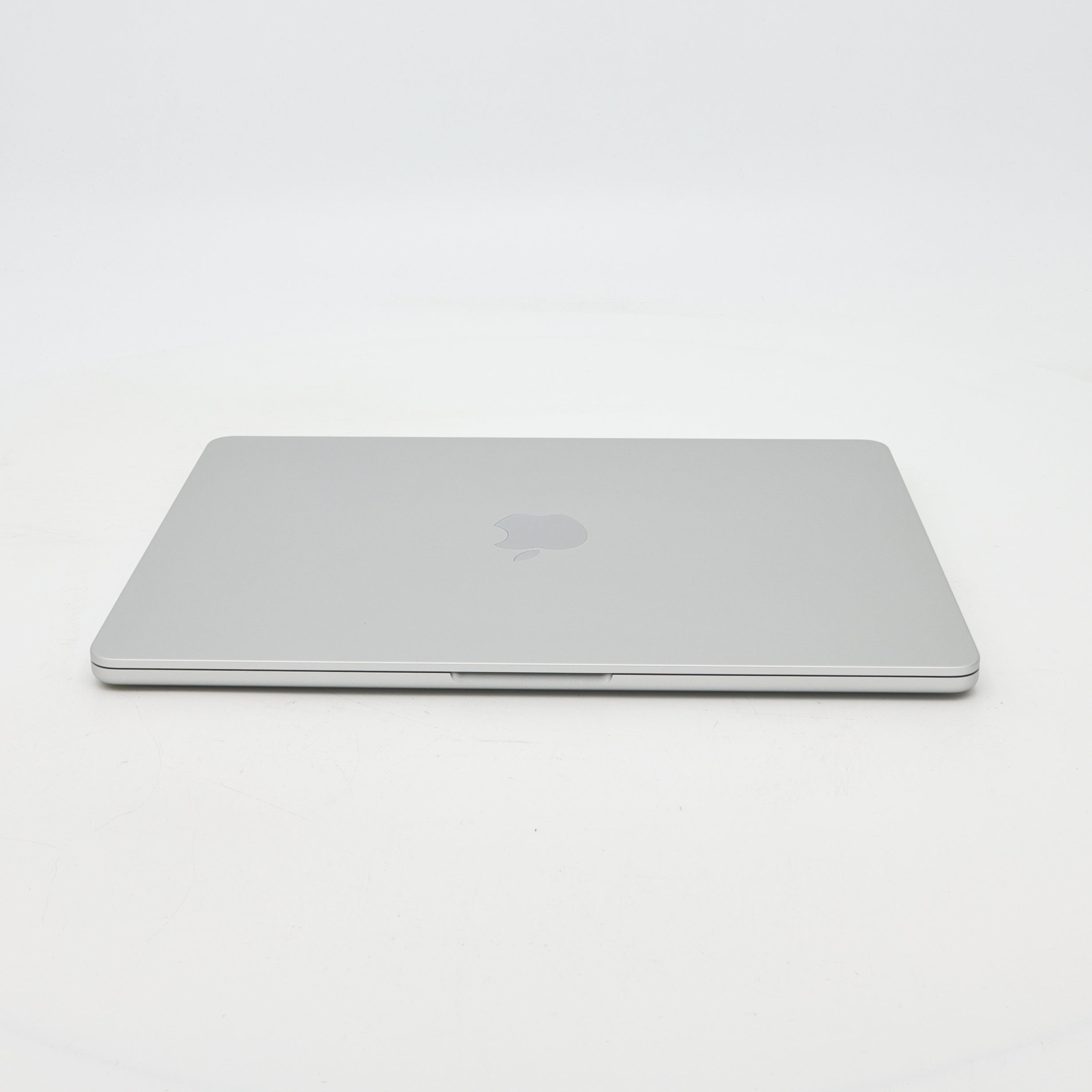 95新 Apple MacBook Air 22年 13寸 M2（8+8核） 8G RAM 256G SSD 銀色