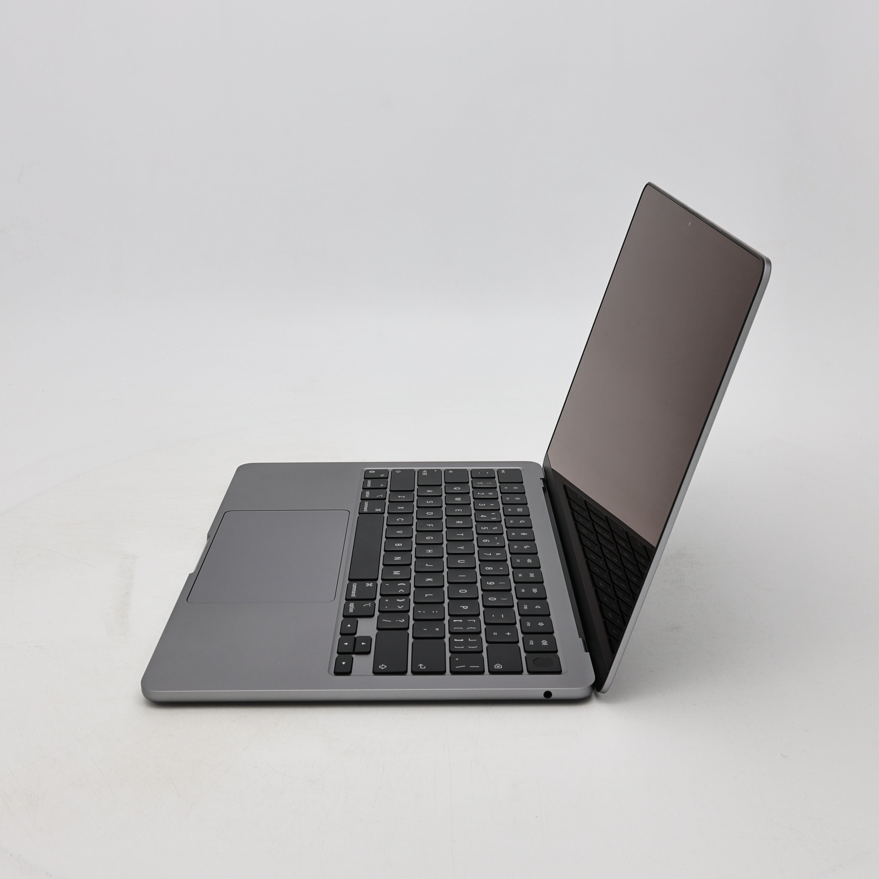 95新 Apple MacBook Air 22年 13寸 M2（8+8核） 8G RAM 256G SSD 深空灰色