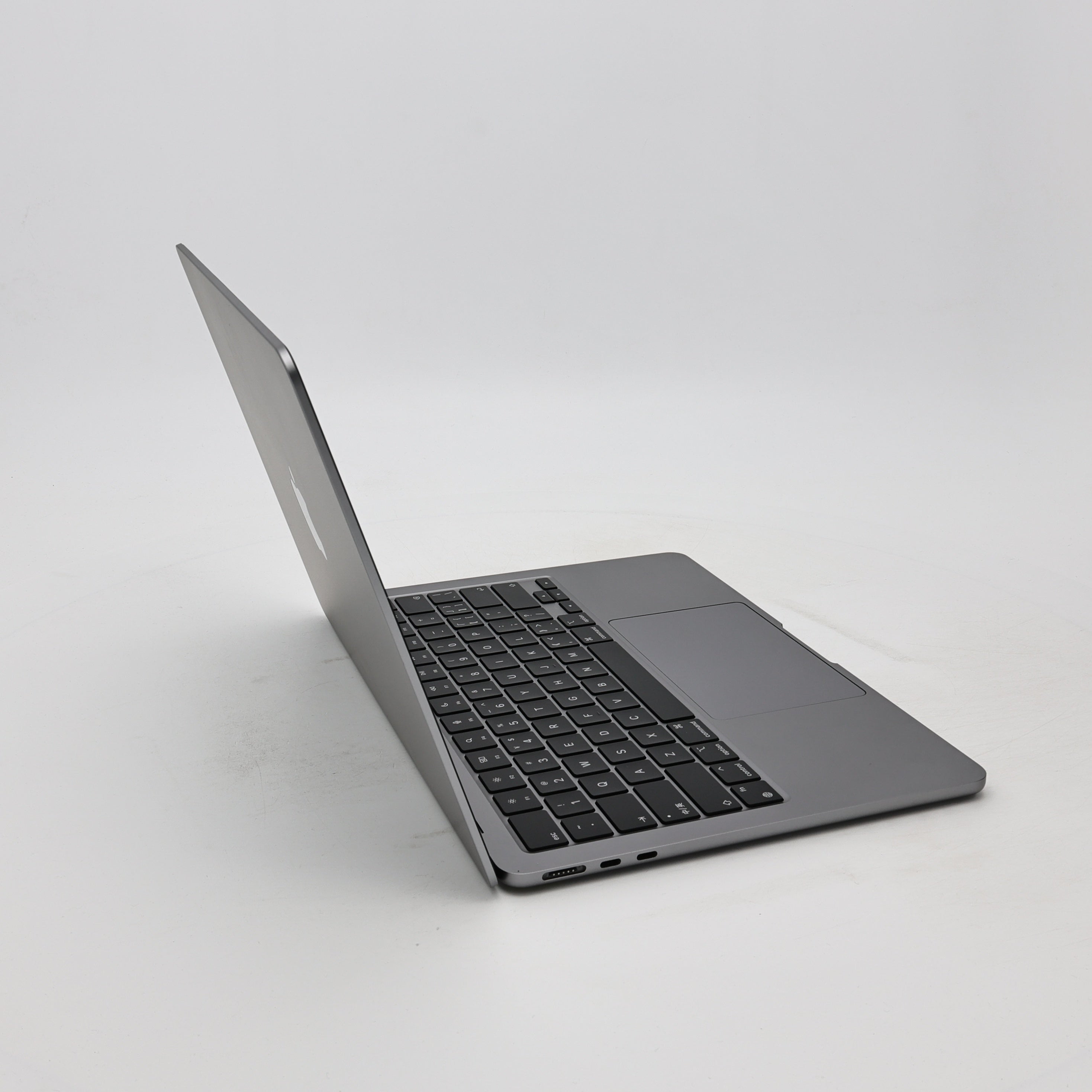 95新 Apple MacBook Air 22年 13寸 M2（8+8核） 8G RAM 256G SSD 深空灰色