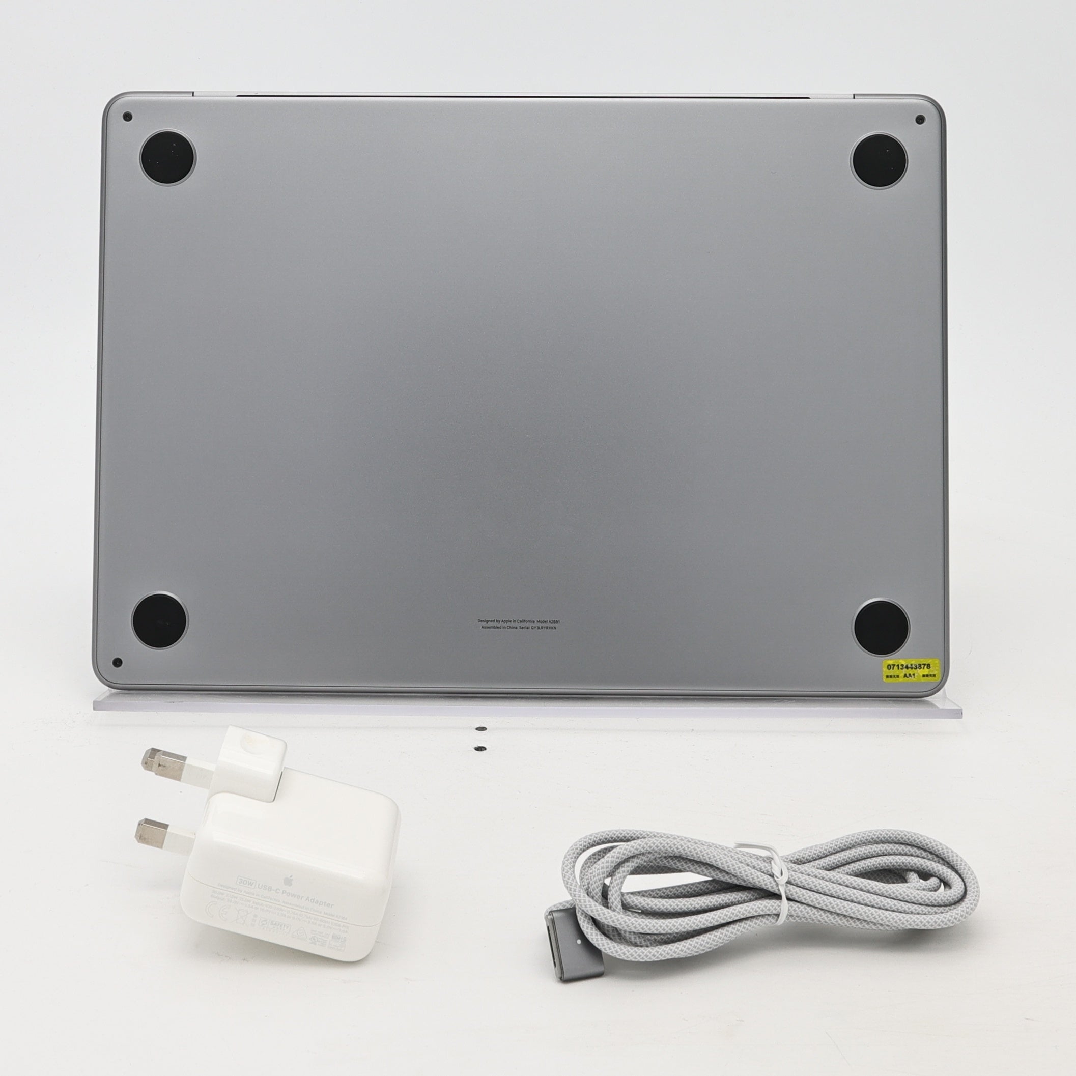 95新 Apple MacBook Air 22年 13寸 M2（8+8核） 8G RAM 256G SSD 深空灰色