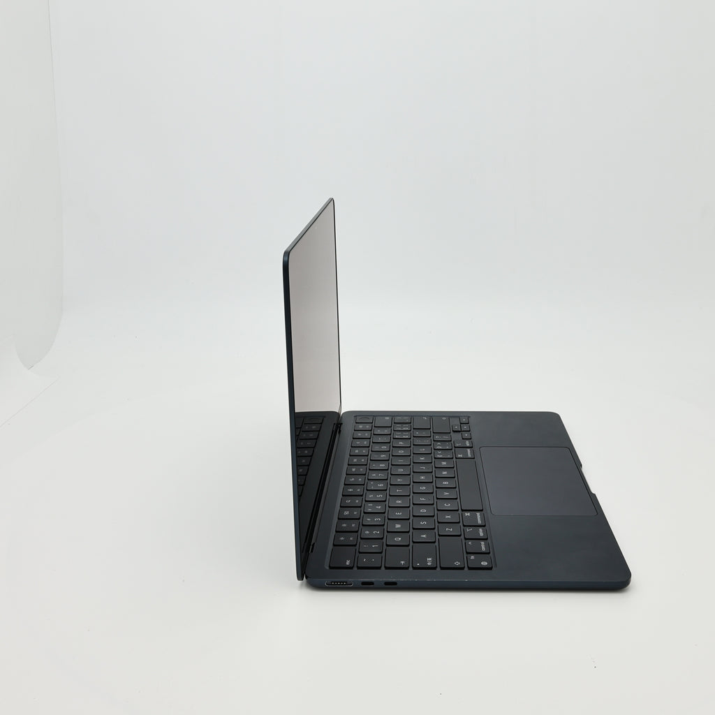 95新 Apple MacBook Air 22年 13寸 M2（8+8核） 8G RAM 256G SSD 午夜色