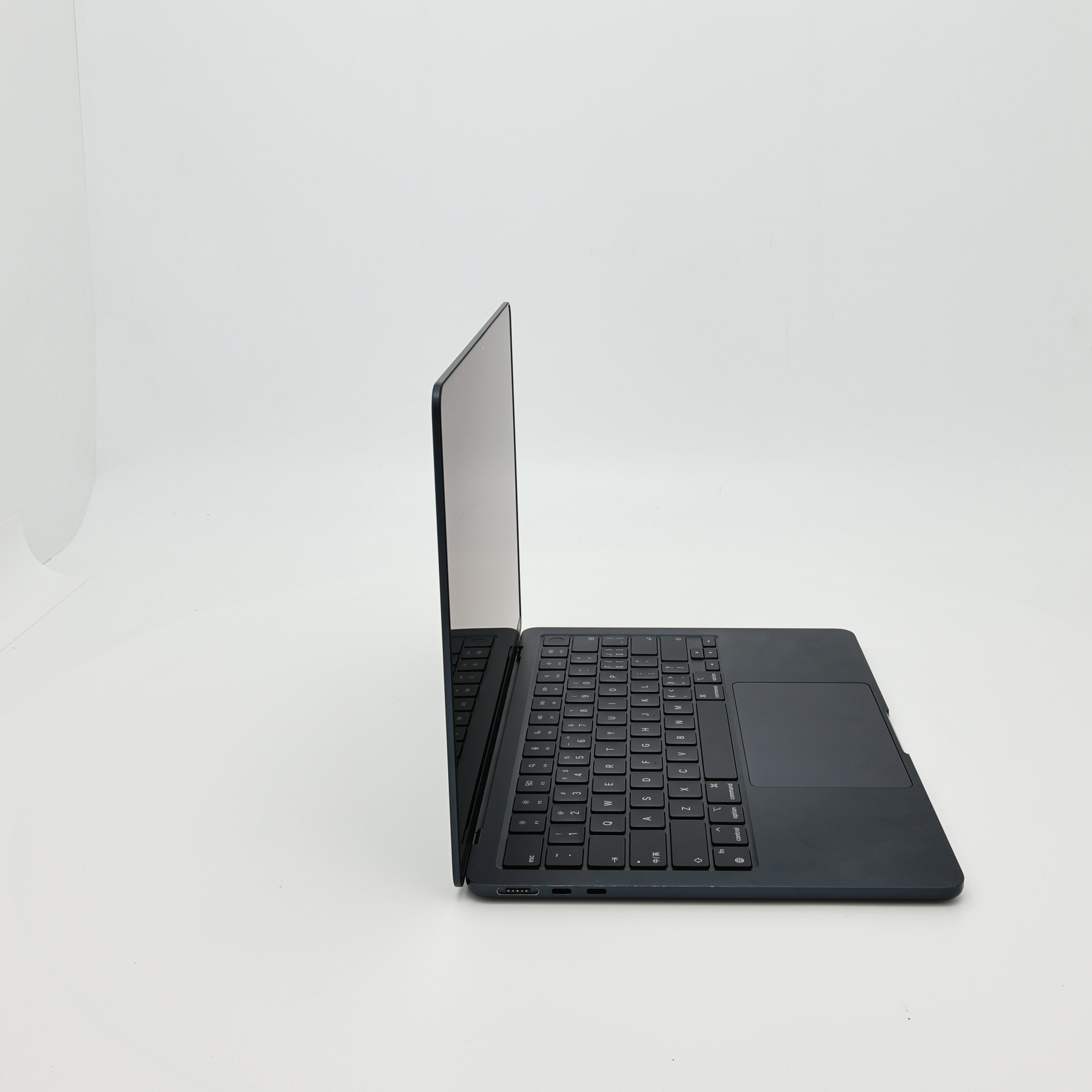 95新 Apple MacBook Air 22年 13寸 M2（8+8核） 8G RAM 256G SSD 午夜色