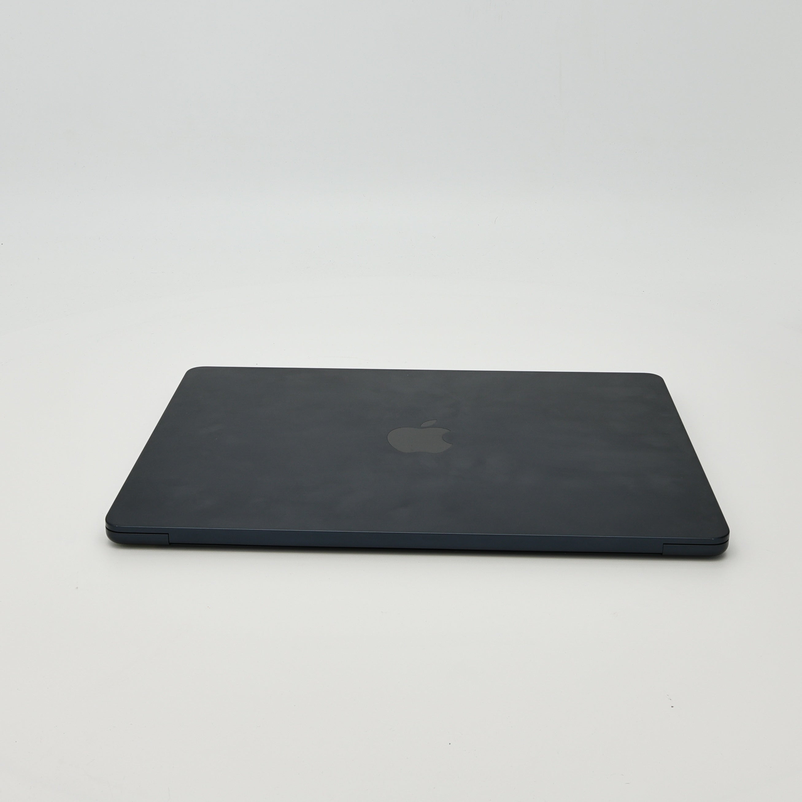 95新 Apple MacBook Air 22年 13寸 M2（8+8核） 8G RAM 256G SSD 午夜色