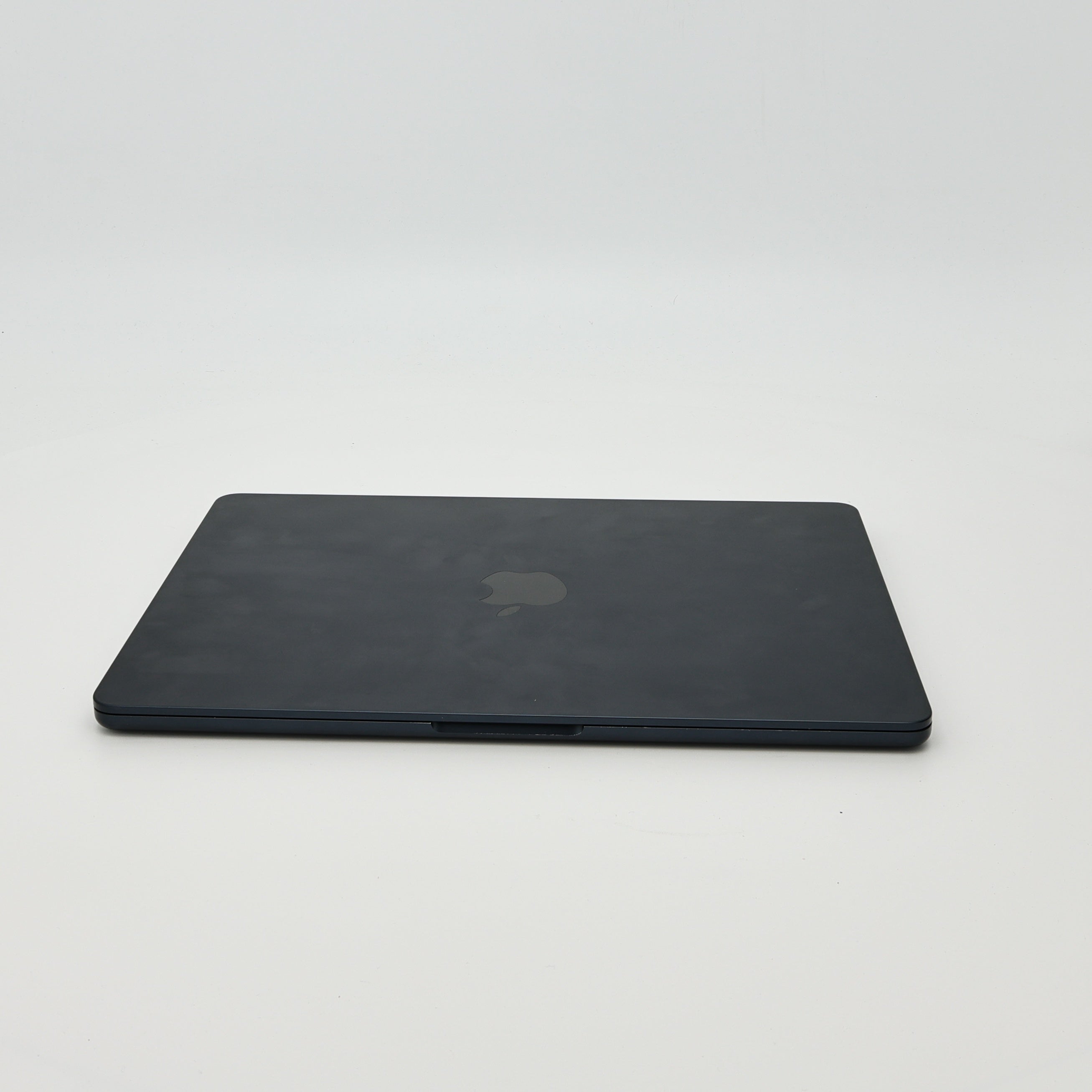 95新 Apple MacBook Air 22年 13寸 M2（8+8核） 8G RAM 256G SSD 午夜色
