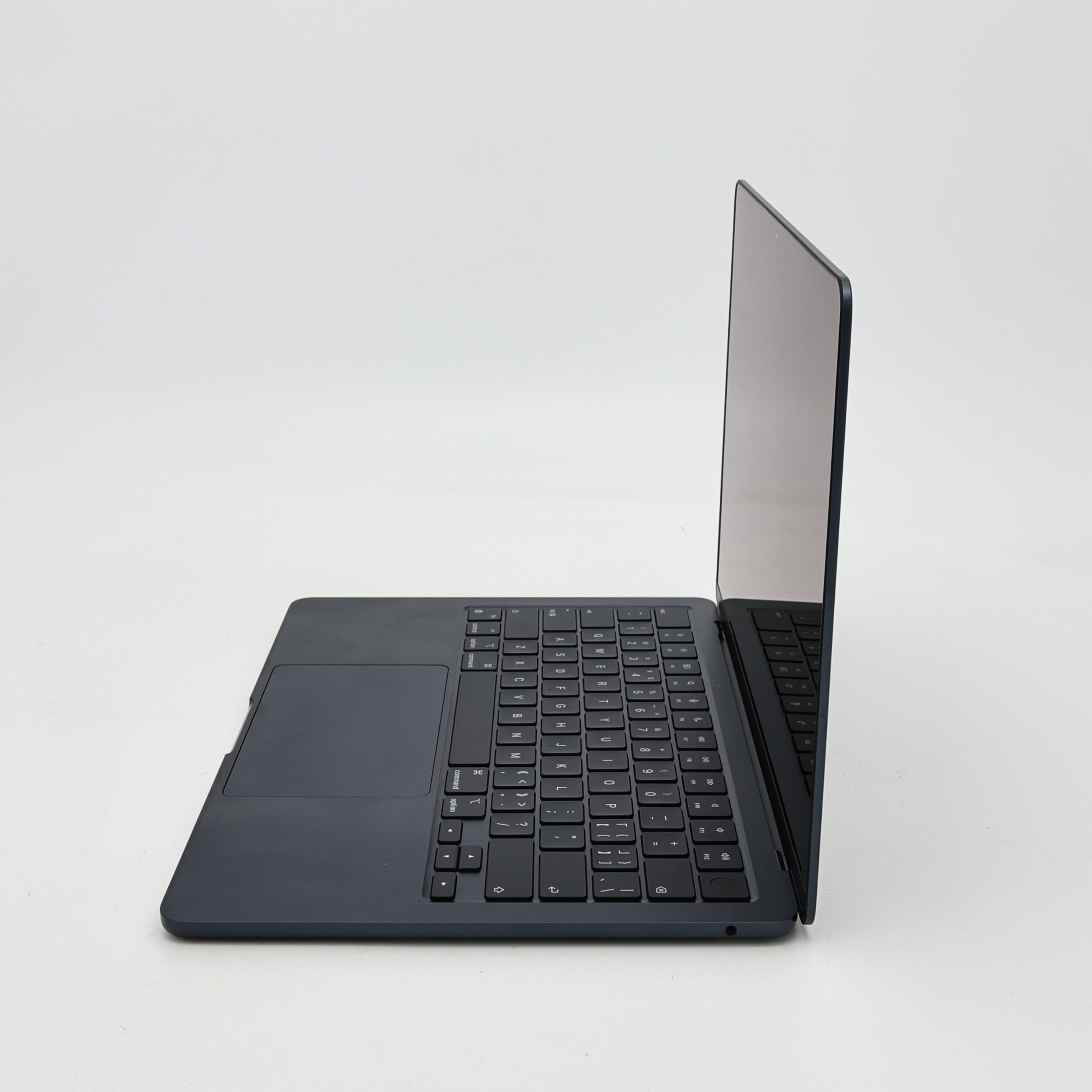 95新 Apple MacBook Air 22年 13寸 M2（8+8核） 8G RAM 256G SSD 午夜色