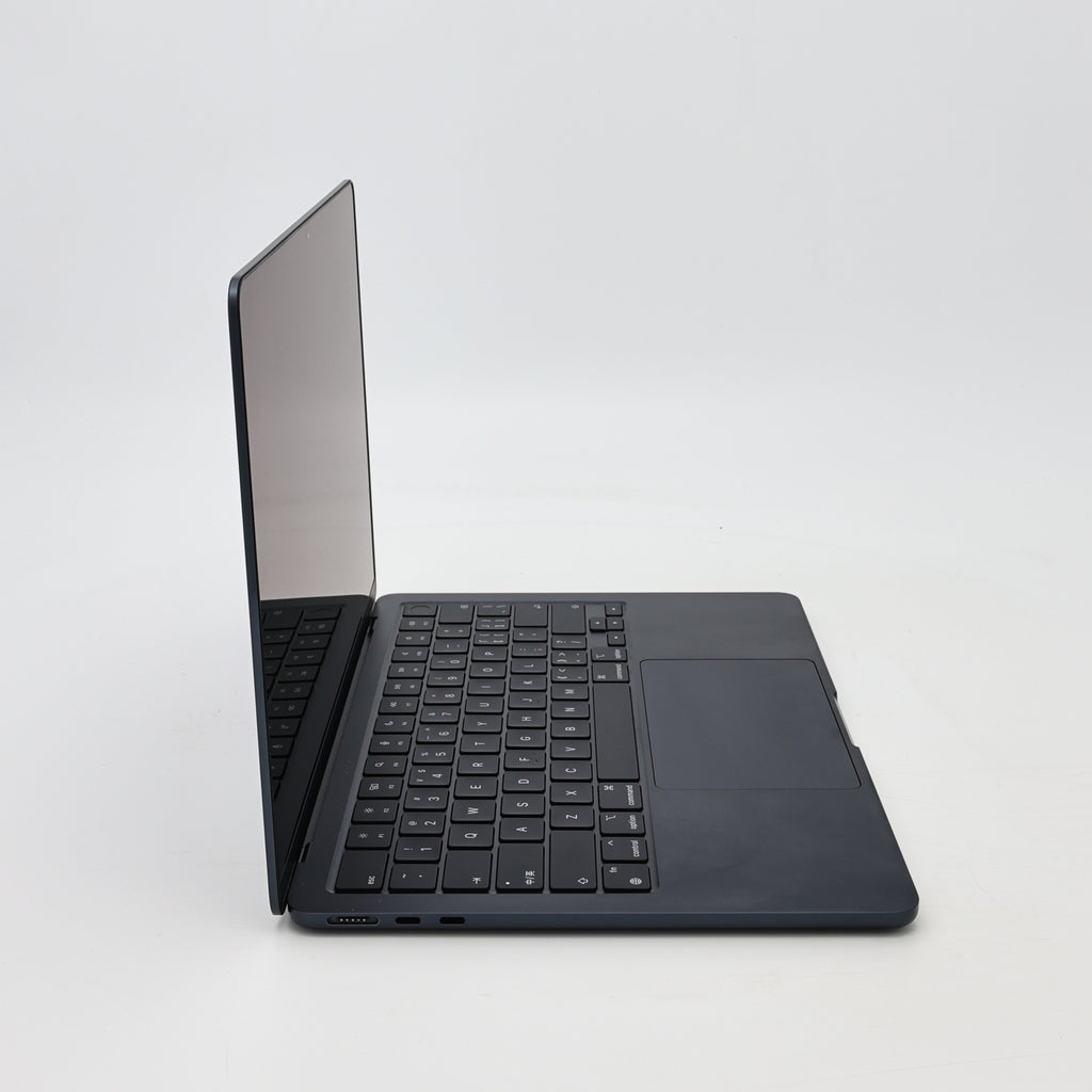 95新 Apple MacBook Air 22年 13寸 M2（8+8核） 8G RAM 256G SSD 午夜色
