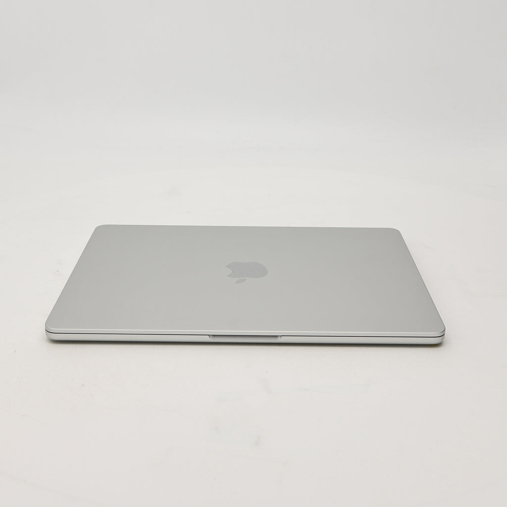 99新 Apple MacBook Air 22年 13寸 M2（8+8核） 8G RAM 256G SSD 銀色