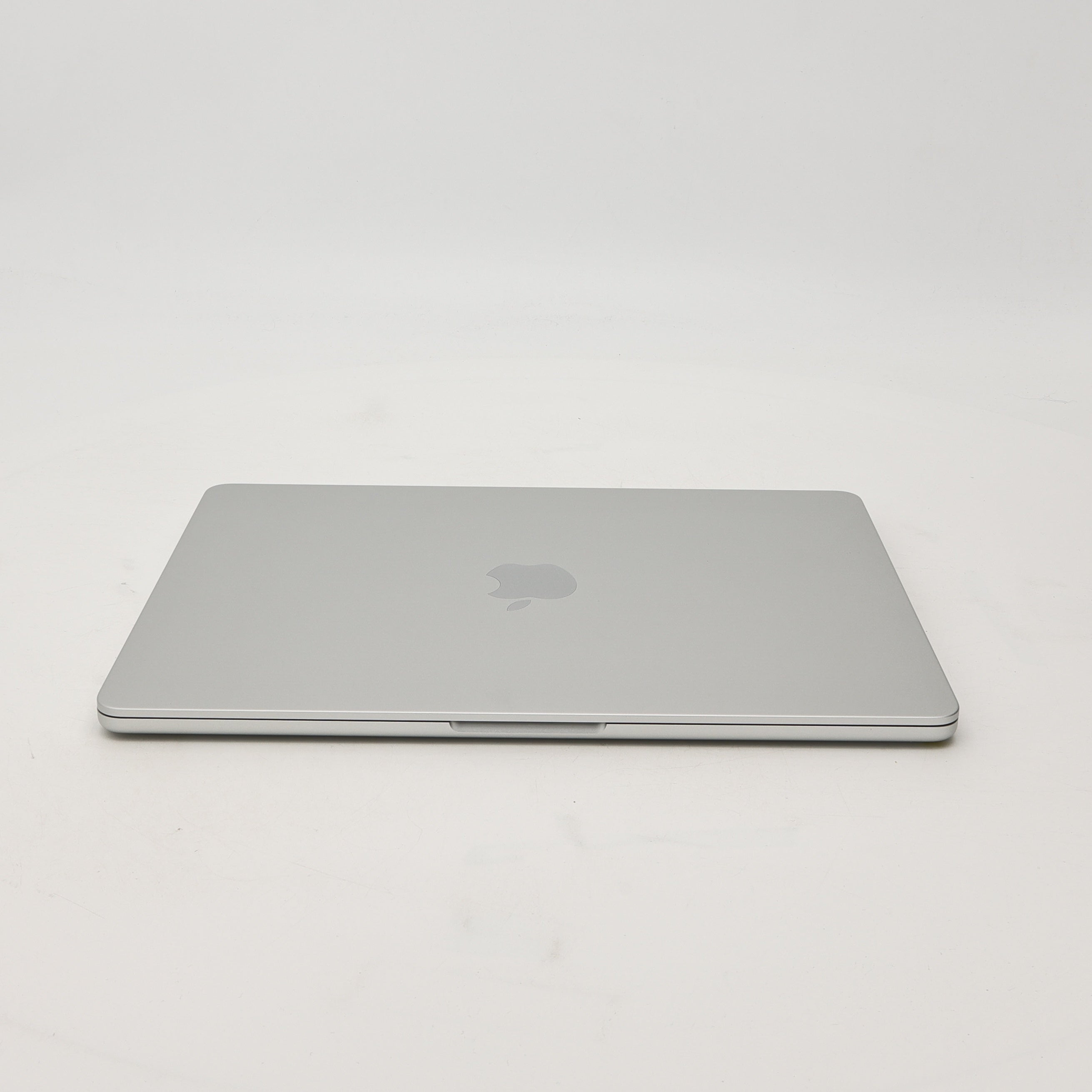 99新 Apple MacBook Air 22年 13寸 M2（8+8核） 8G RAM 256G SSD 銀色