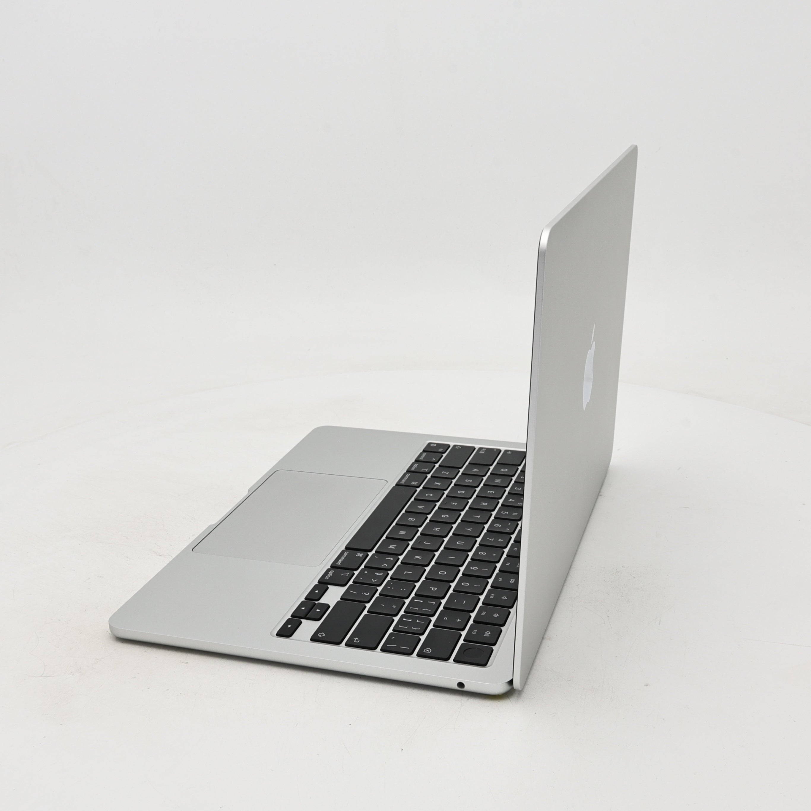 95新 Apple MacBook Air 24年 13寸 M3（8+8核） 8G RAM 256G SSD 銀色