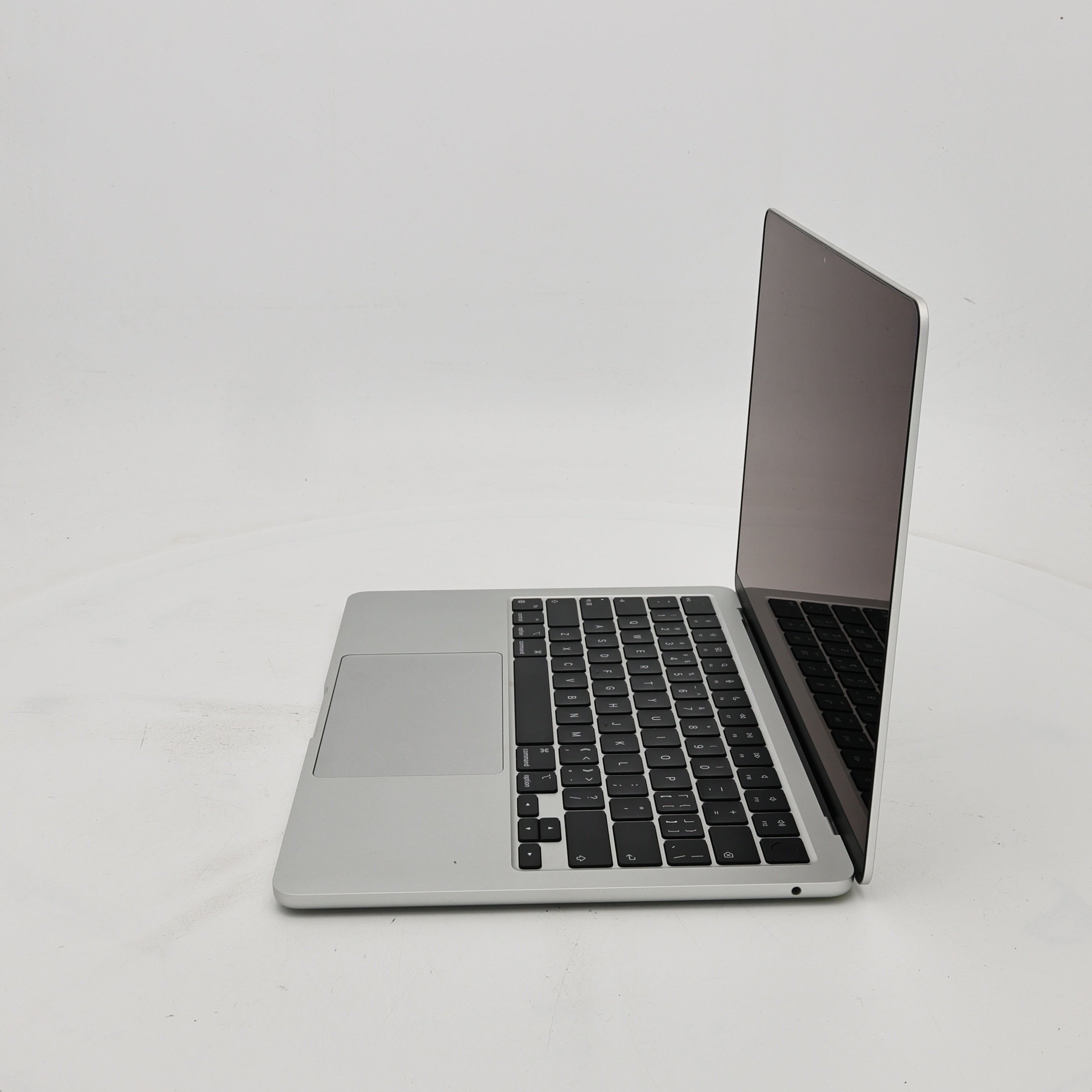 95新 Apple MacBook Air 22年 13寸 M2（8+8核） 8G RAM 256G SSD 銀色