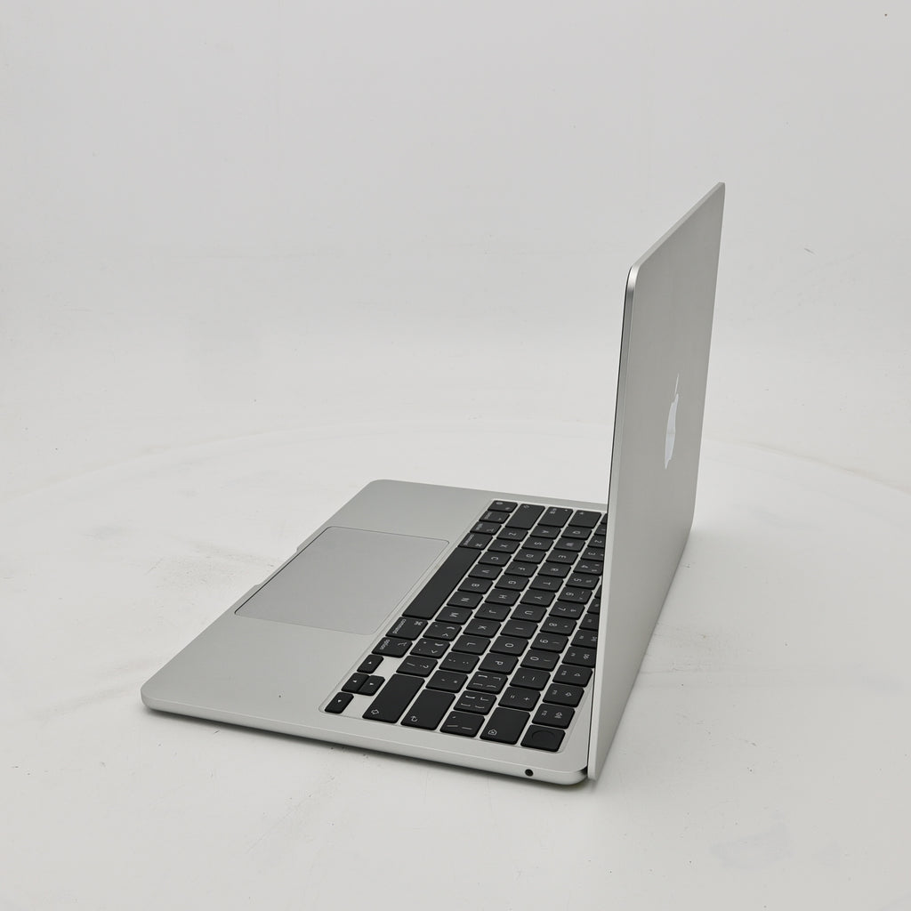 95新 Apple MacBook Air 22年 13寸 M2（8+8核） 8G RAM 256G SSD 銀色