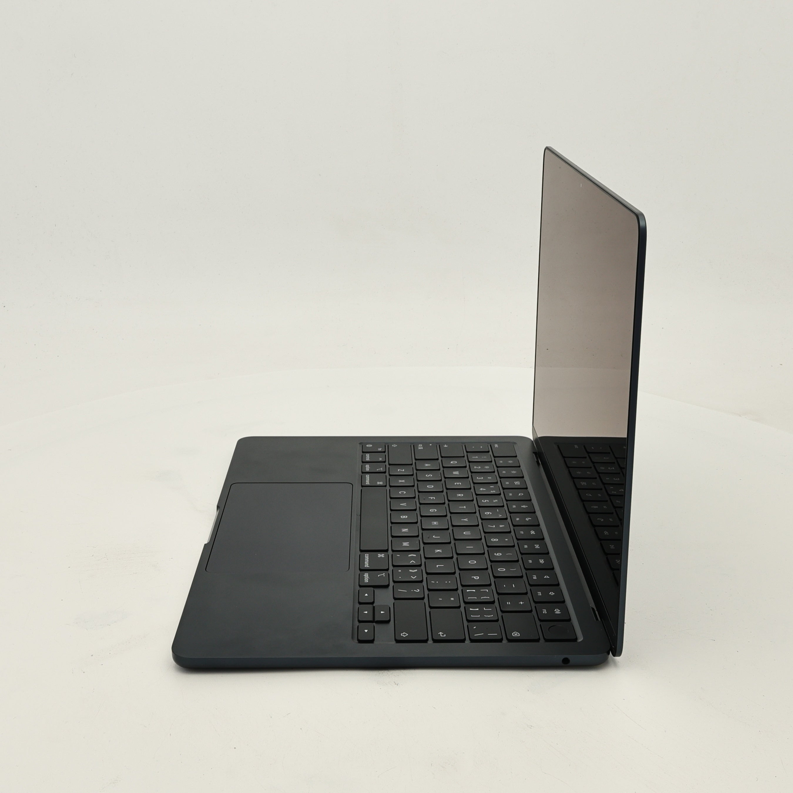 99新 Apple MacBook Air 22年 13寸 M2（8+8核） 8G RAM 256G SSD 午夜色