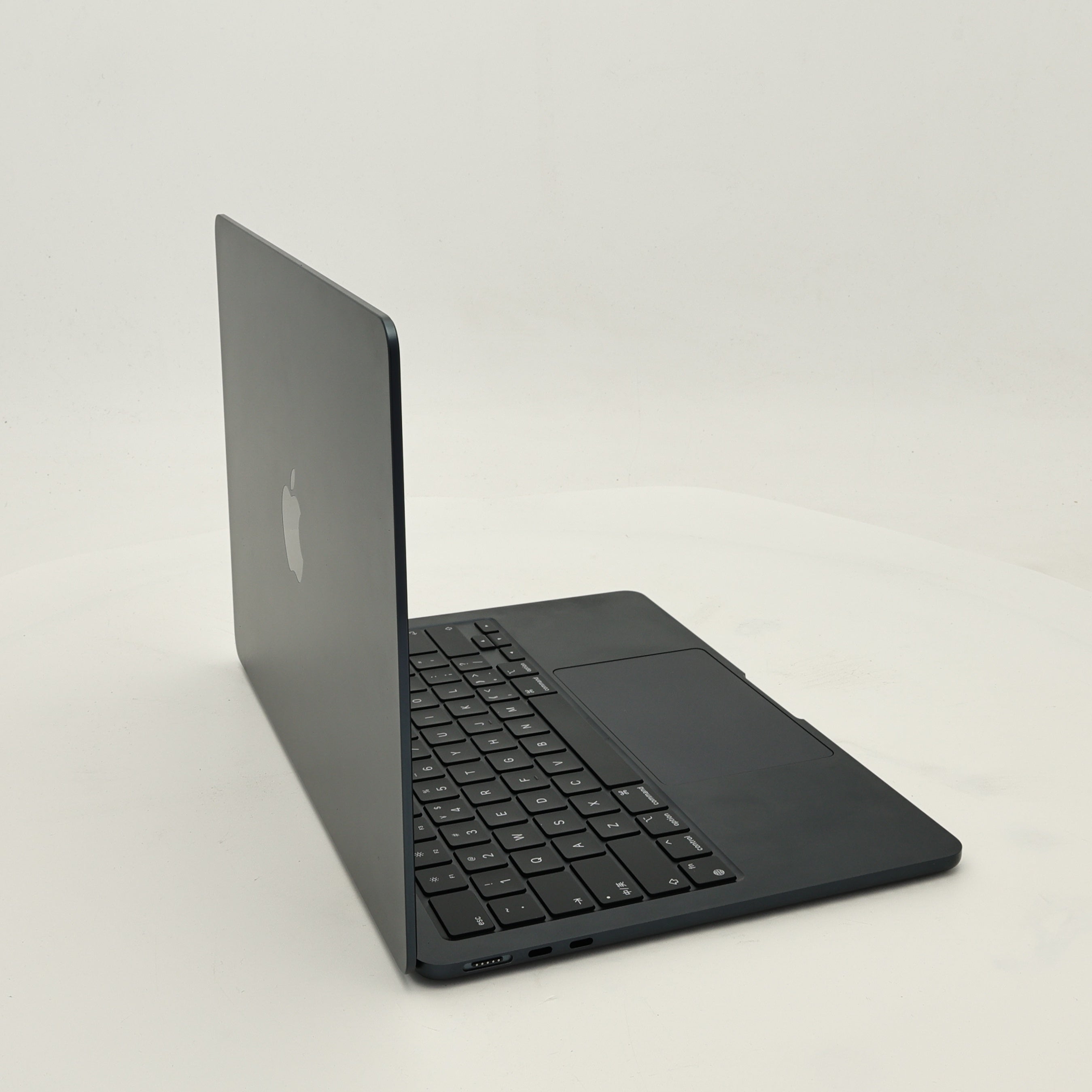 99新 Apple MacBook Air 22年 13寸 M2（8+8核） 8G RAM 256G SSD 午夜色