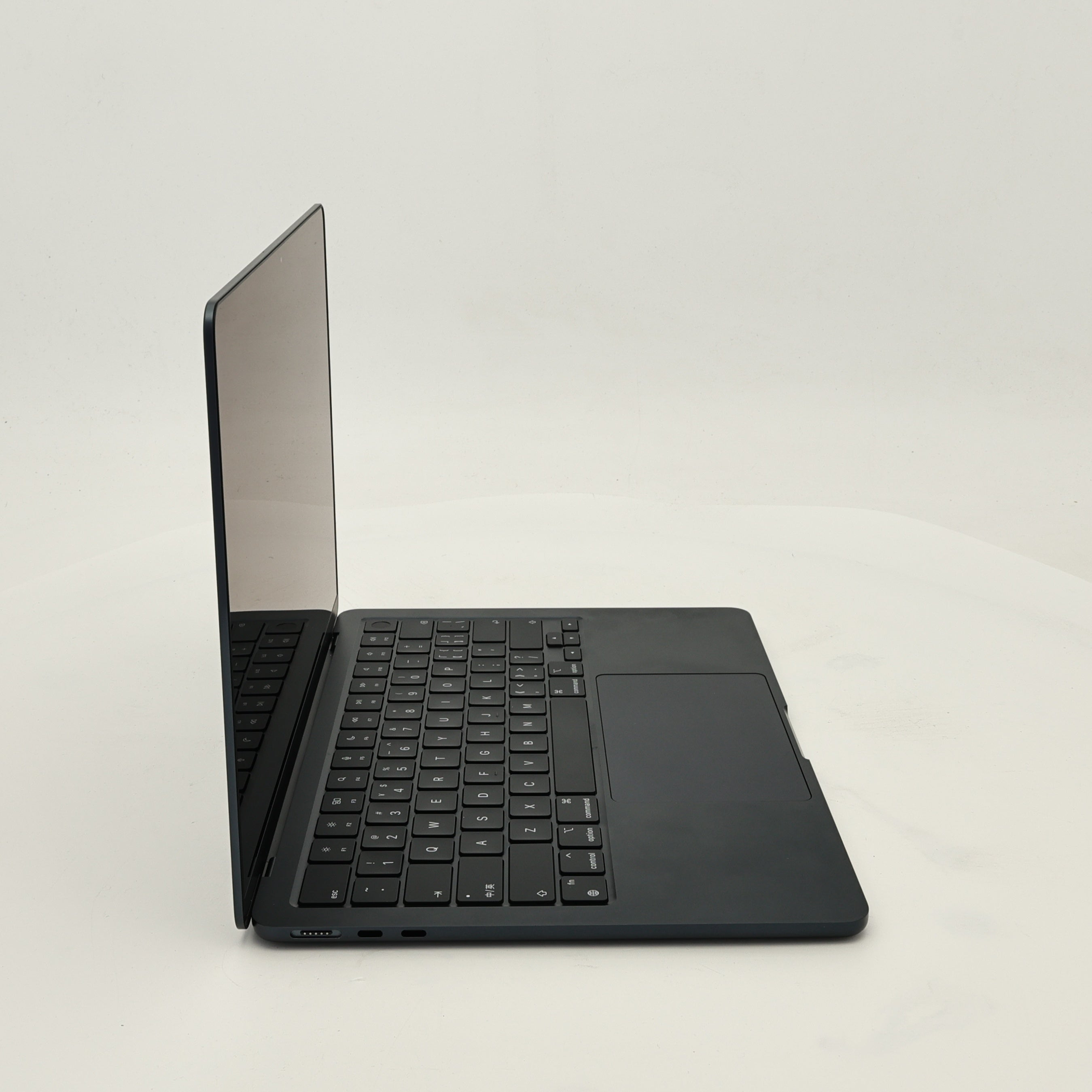 99新 Apple MacBook Air 22年 13寸 M2（8+8核） 8G RAM 256G SSD 午夜色