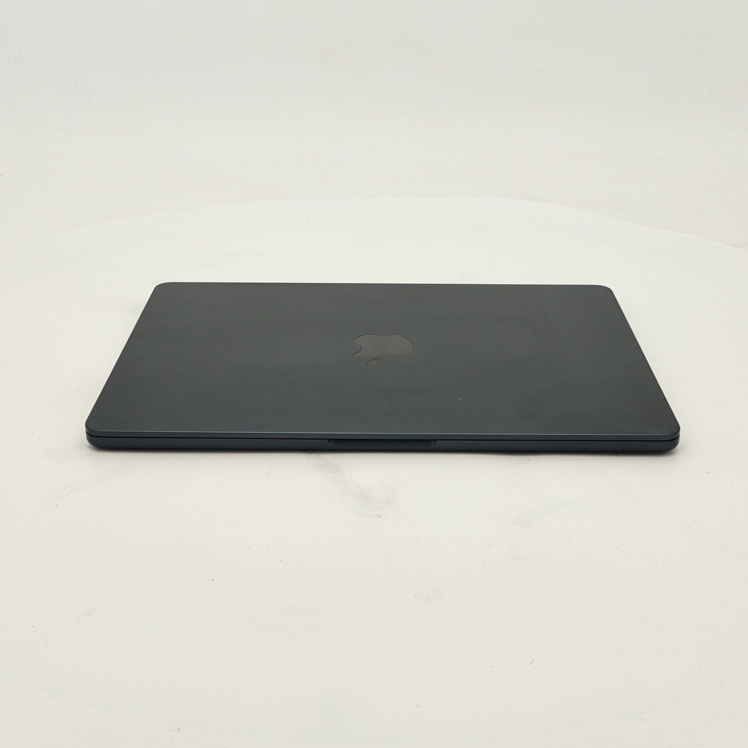 99新 Apple MacBook Air 22年 13寸 M2（8+8核） 8G RAM 256G SSD 午夜色