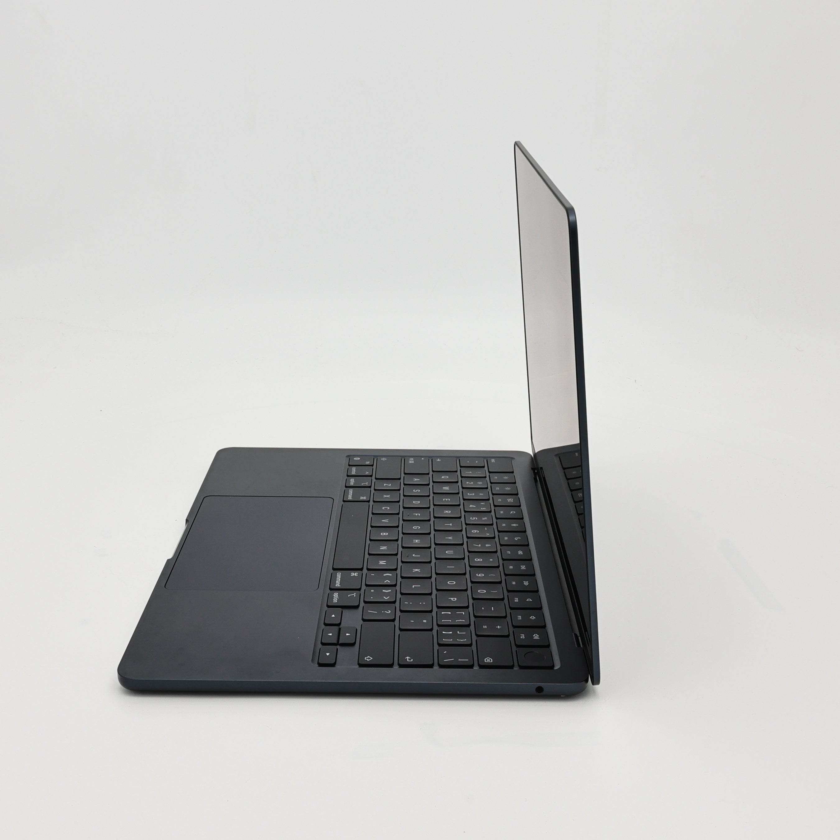 95新 Apple MacBook Air 22年 13寸 M2（8+8核） 8G RAM 256G SSD 午夜色
