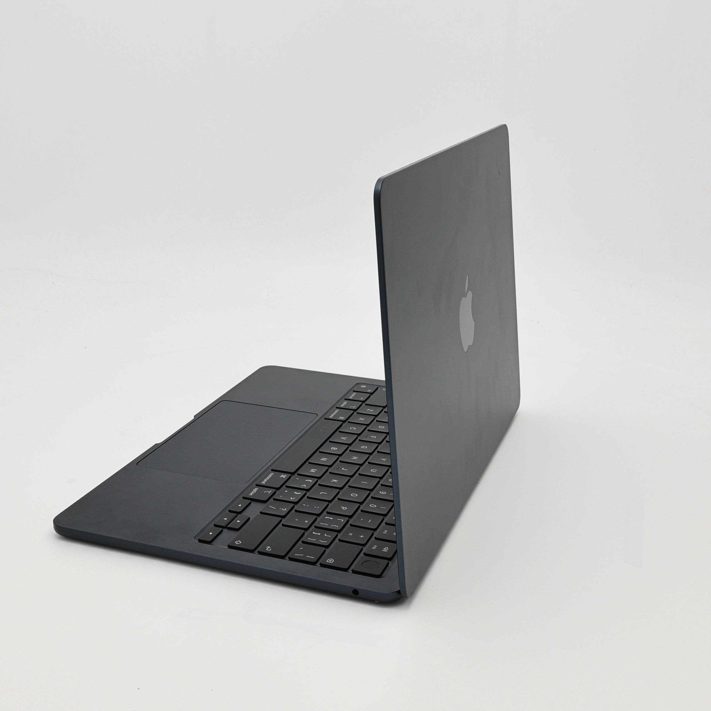 95新 Apple MacBook Air 22年 13寸 M2（8+8核） 8G RAM 256G SSD 午夜色
