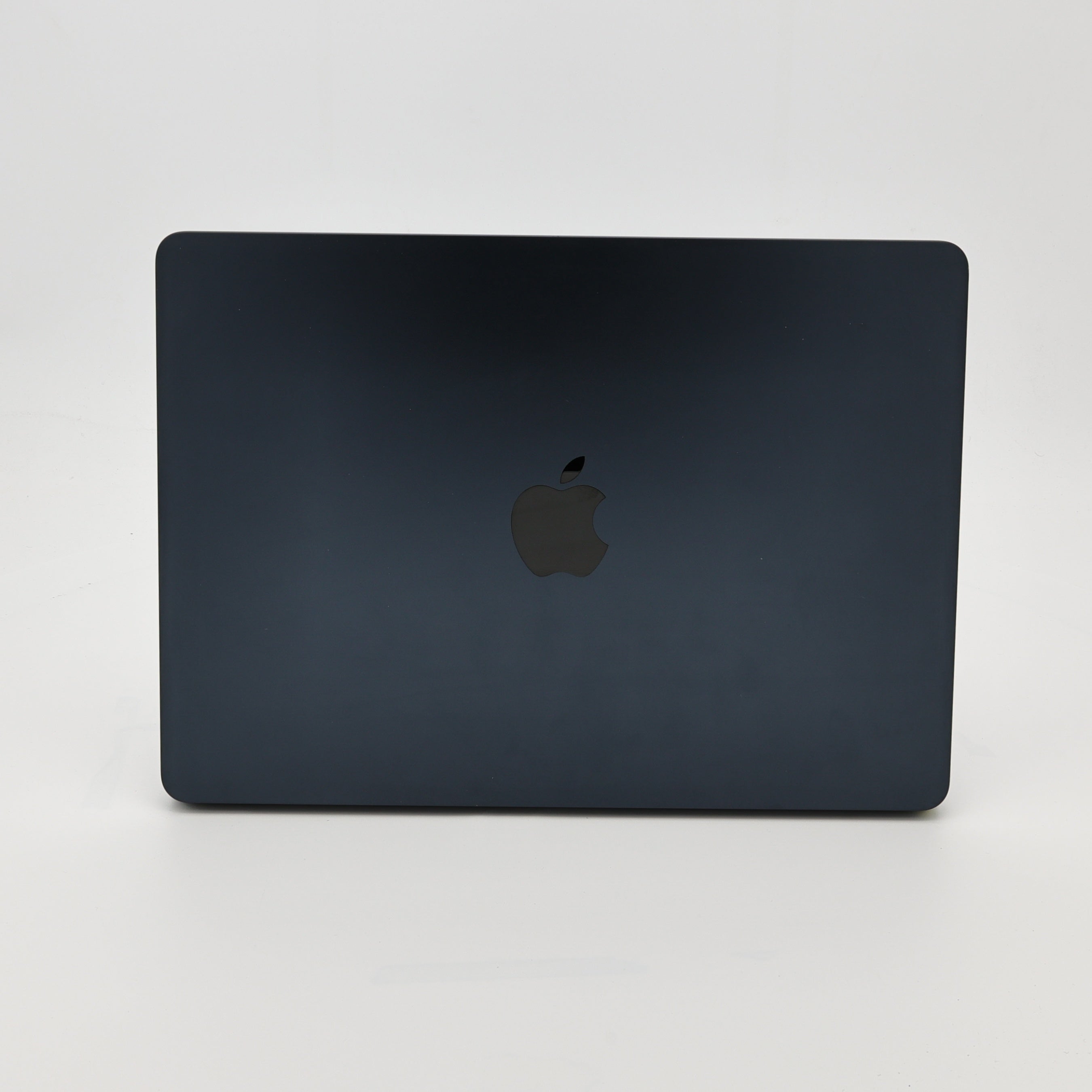 95新 Apple MacBook Air 22年 13寸 M2（8+8核） 8G RAM 256G SSD 午夜色