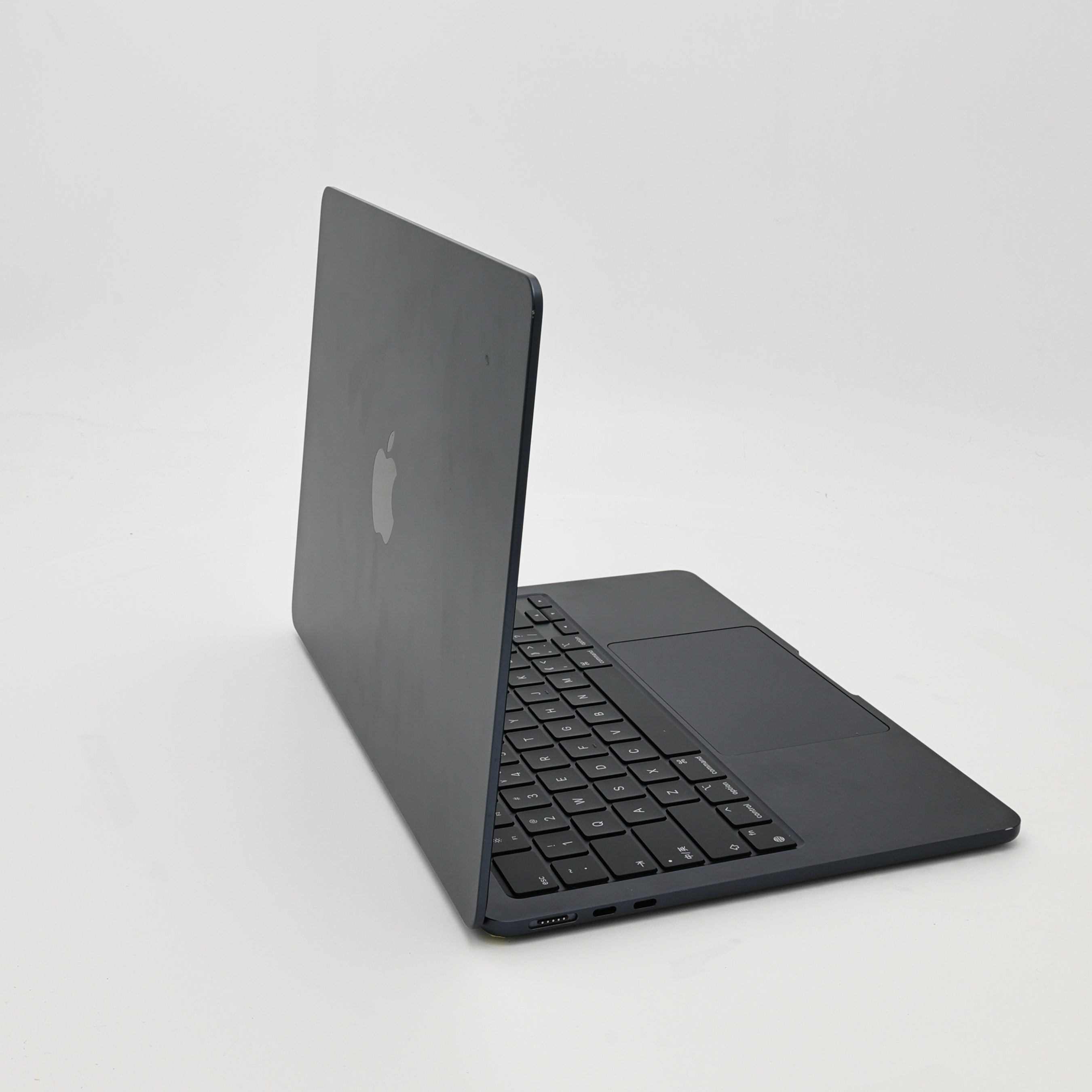 95新 Apple MacBook Air 22年 13寸 M2（8+8核） 8G RAM 256G SSD 午夜色