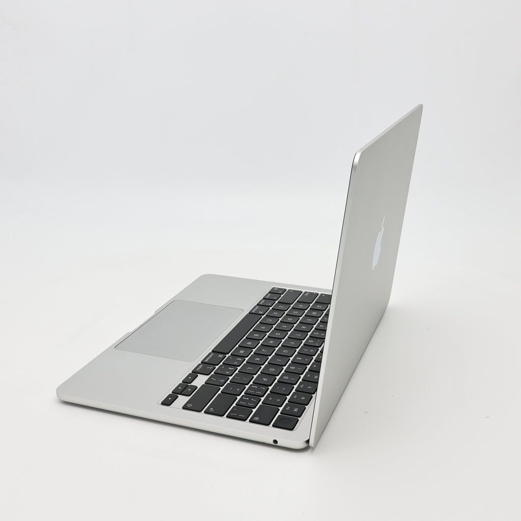 95新 Apple MacBook Air 22年 13寸 M2（8+8核） 8G RAM 256G SSD 銀色