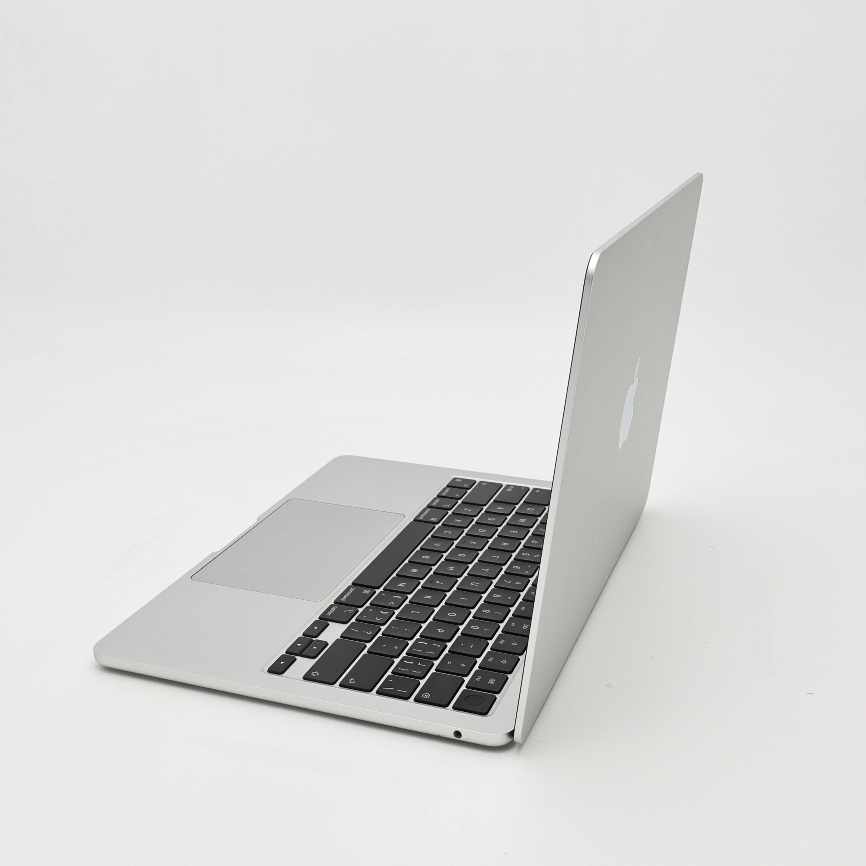 95新 Apple MacBook Air 22年 13寸 M2（8+8核） 8G RAM 256G SSD 銀色